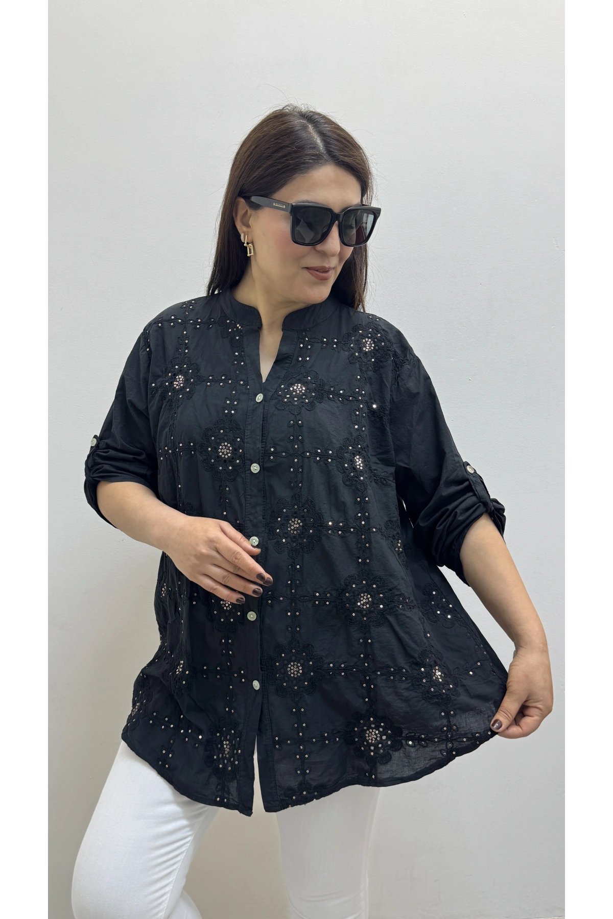 Nakışlı Çiçek Desenli Pul Payet İşlemeli Hakim Yaka Siyah İthal Gömlek