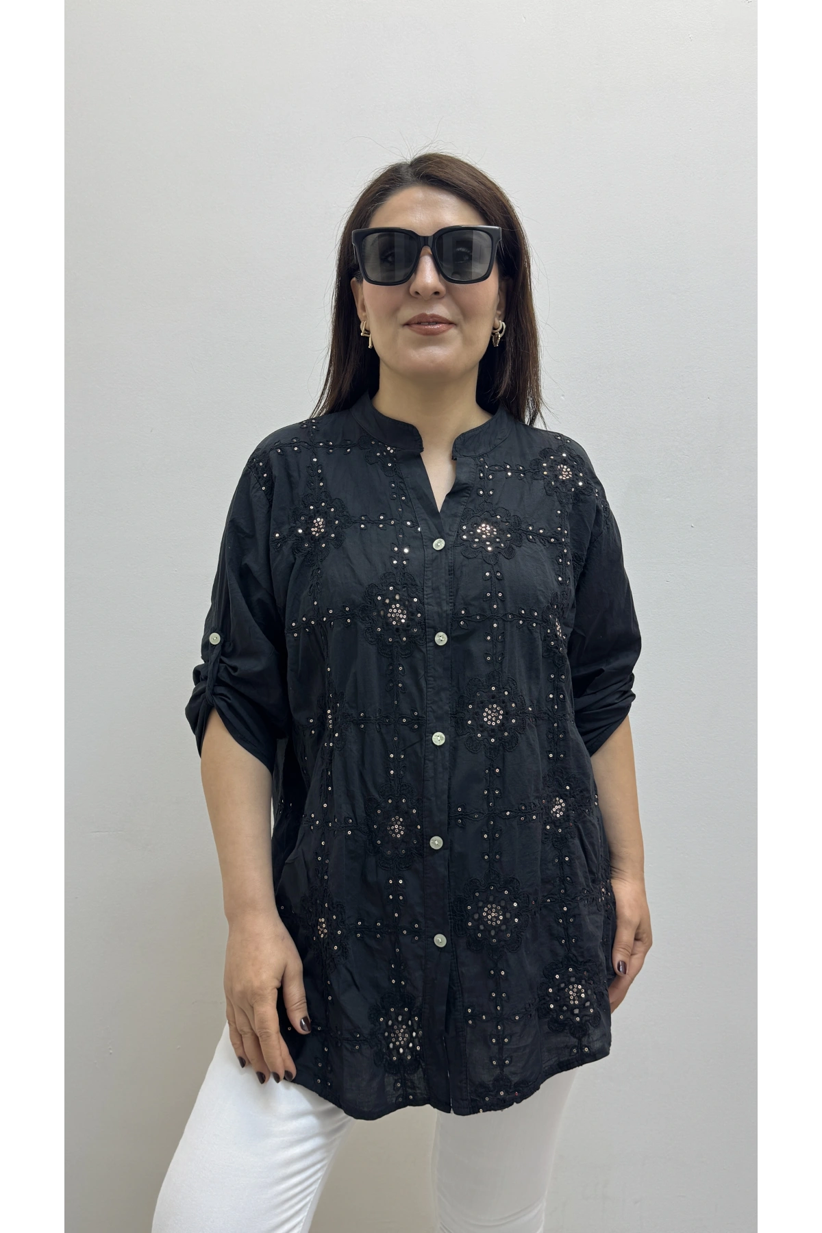 Nakışlı Çiçek Desenli Pul Payet İşlemeli Hakim Yaka Siyah İthal Gömlek