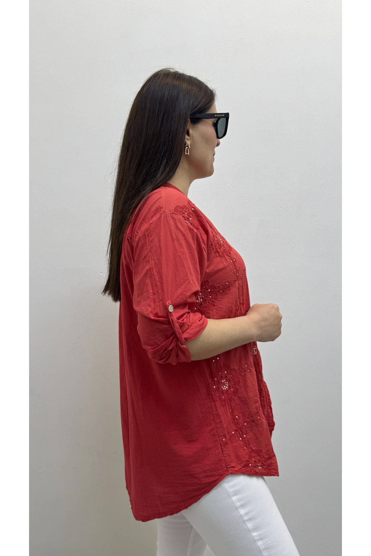 Nakışlı Çiçek Desenli Pul Payet İşlemeli Hakim Yaka Kırmızı İthal Gömlek