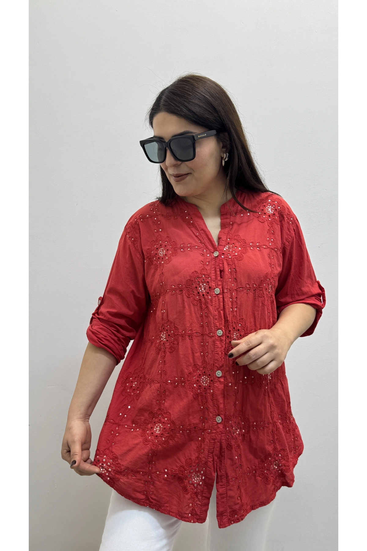 Nakışlı Çiçek Desenli Pul Payet İşlemeli Hakim Yaka Kırmızı İthal Gömlek