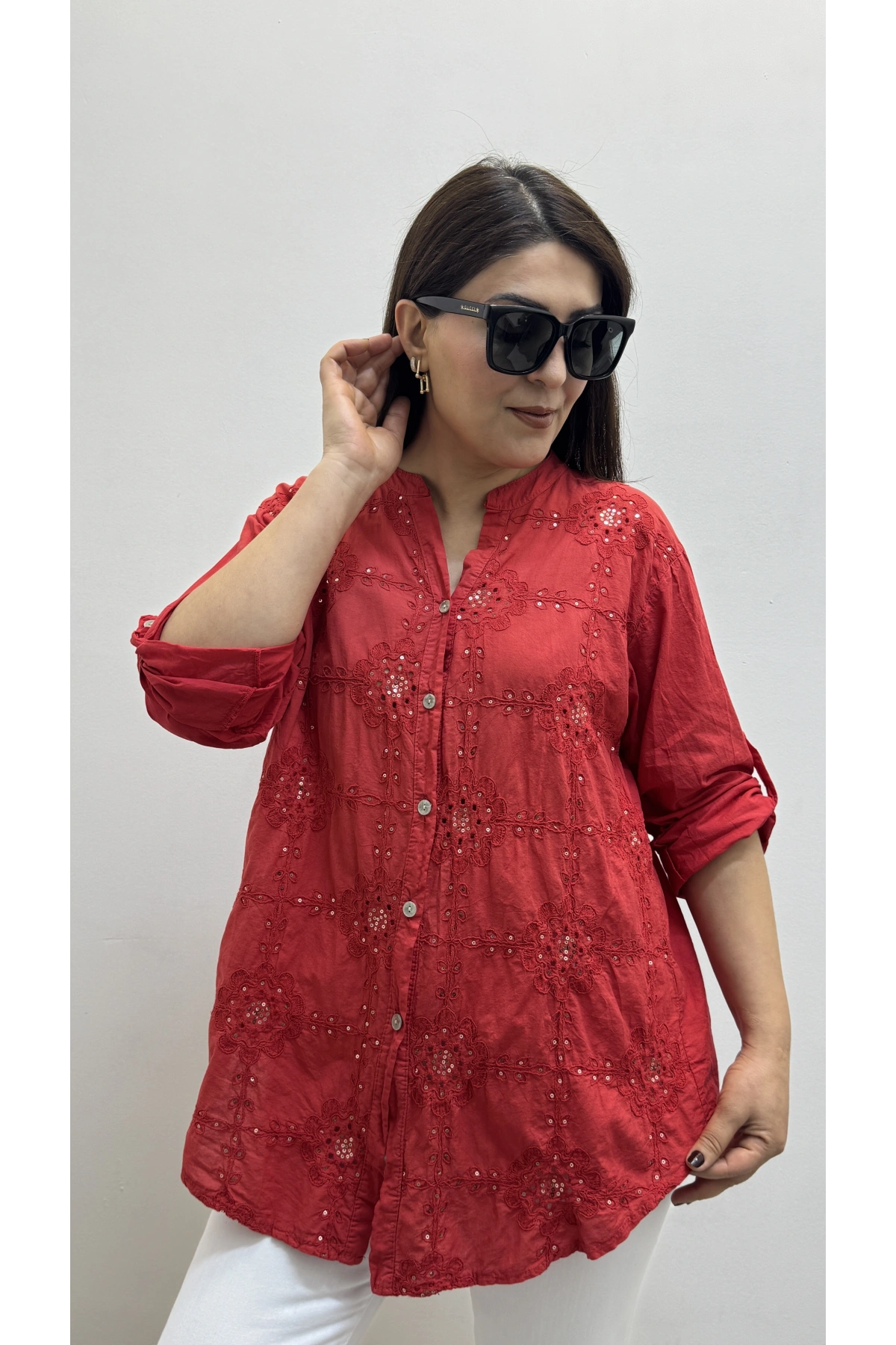 Nakışlı Çiçek Desenli Pul Payet İşlemeli Hakim Yaka Kırmızı İthal Gömlek