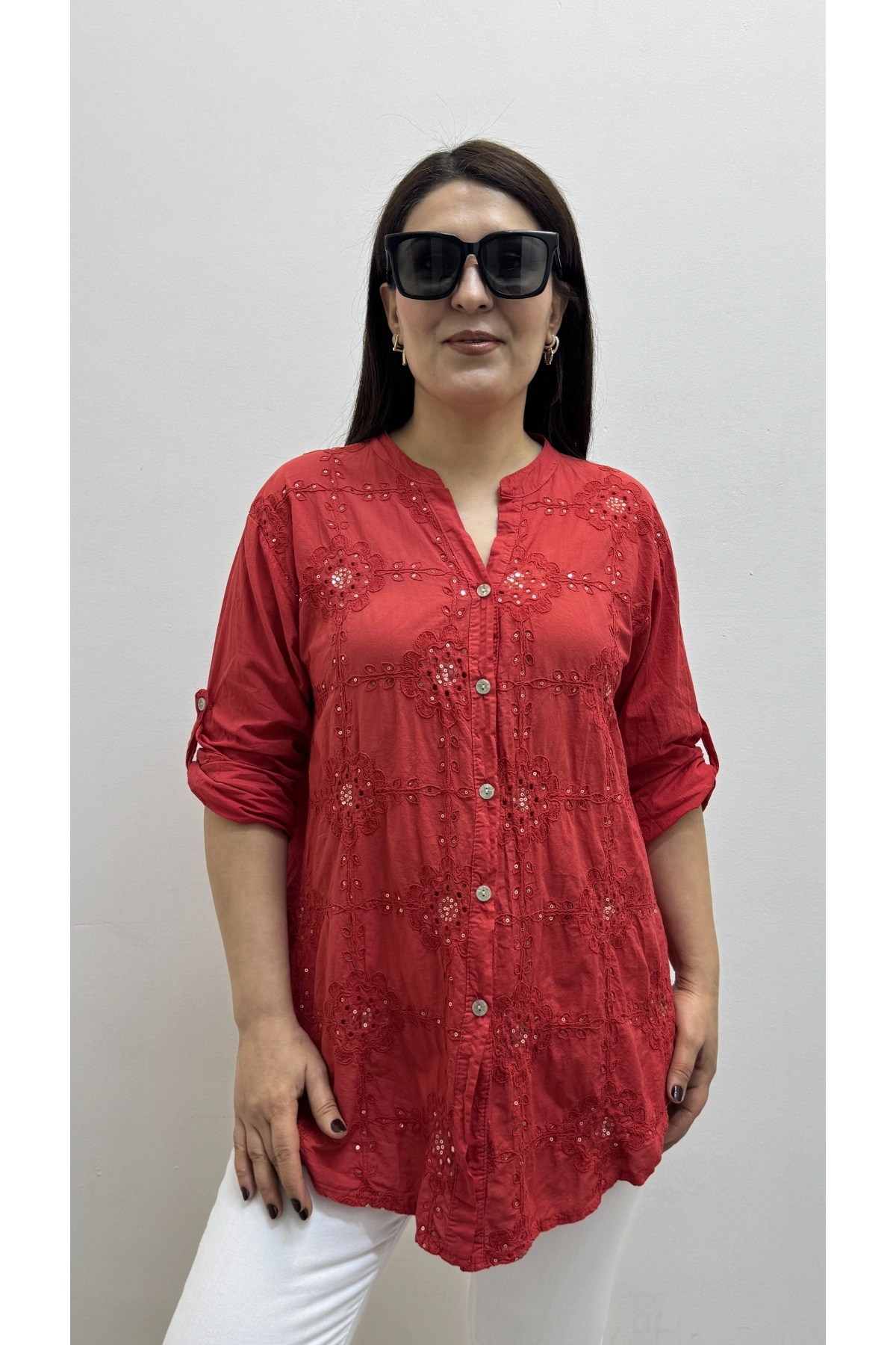 Nakışlı Çiçek Desenli Pul Payet İşlemeli Hakim Yaka Kırmızı İthal Gömlek