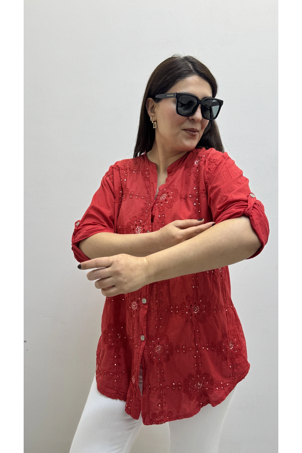 Nakışlı Çiçek Desenli Pul Payet İşlemeli Hakim Yaka Kırmızı İthal Gömlek