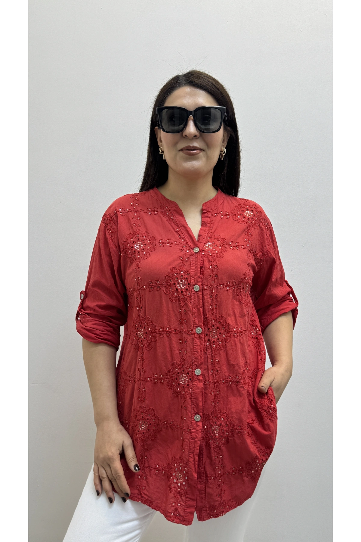 Nakışlı Çiçek Desenli Pul Payet İşlemeli Hakim Yaka Kırmızı İthal Gömlek