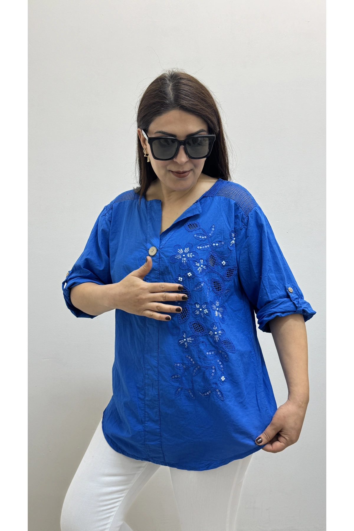 Nakış İşlemeli Hakim Yaka Saks Mavi İthal Gömlek