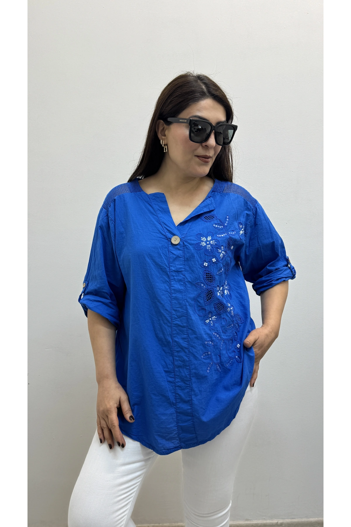 Nakış İşlemeli Hakim Yaka Saks Mavi İthal Gömlek