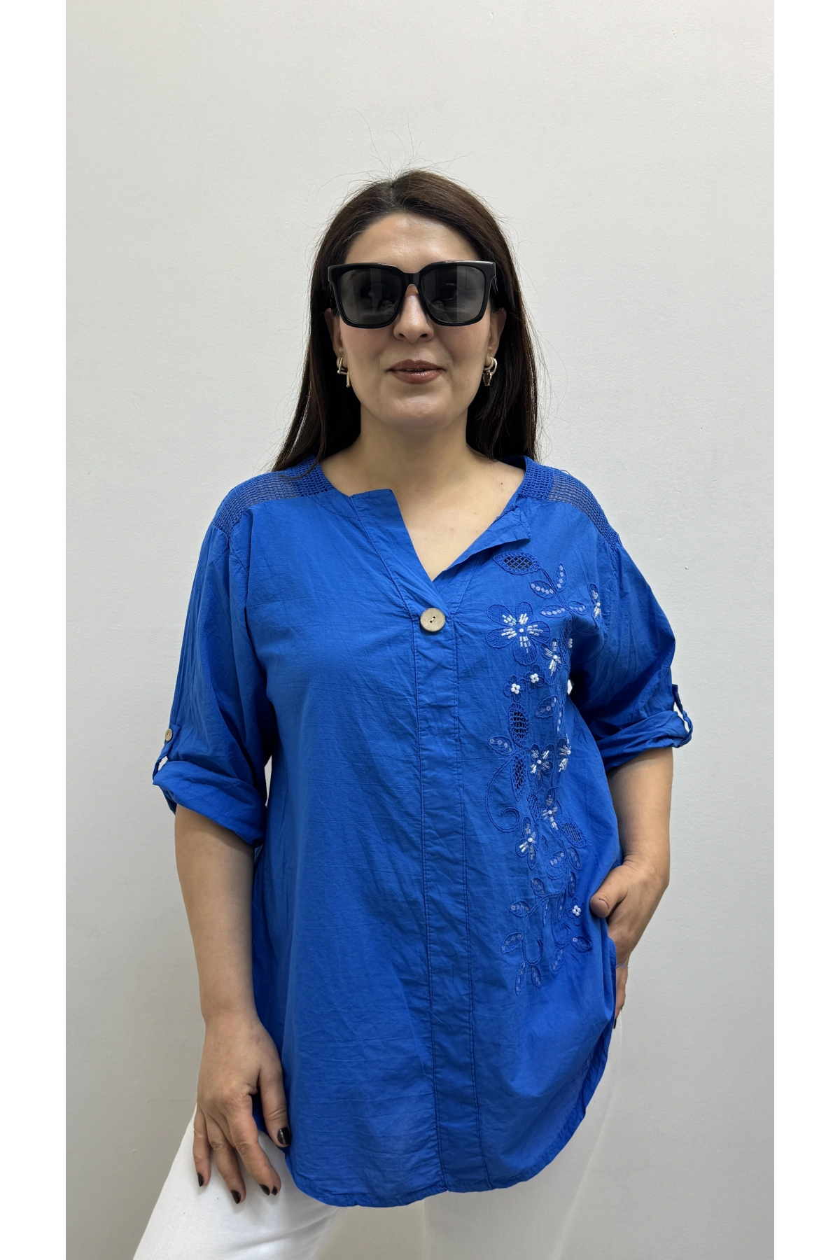 Nakış İşlemeli Hakim Yaka Saks Mavi İthal Gömlek