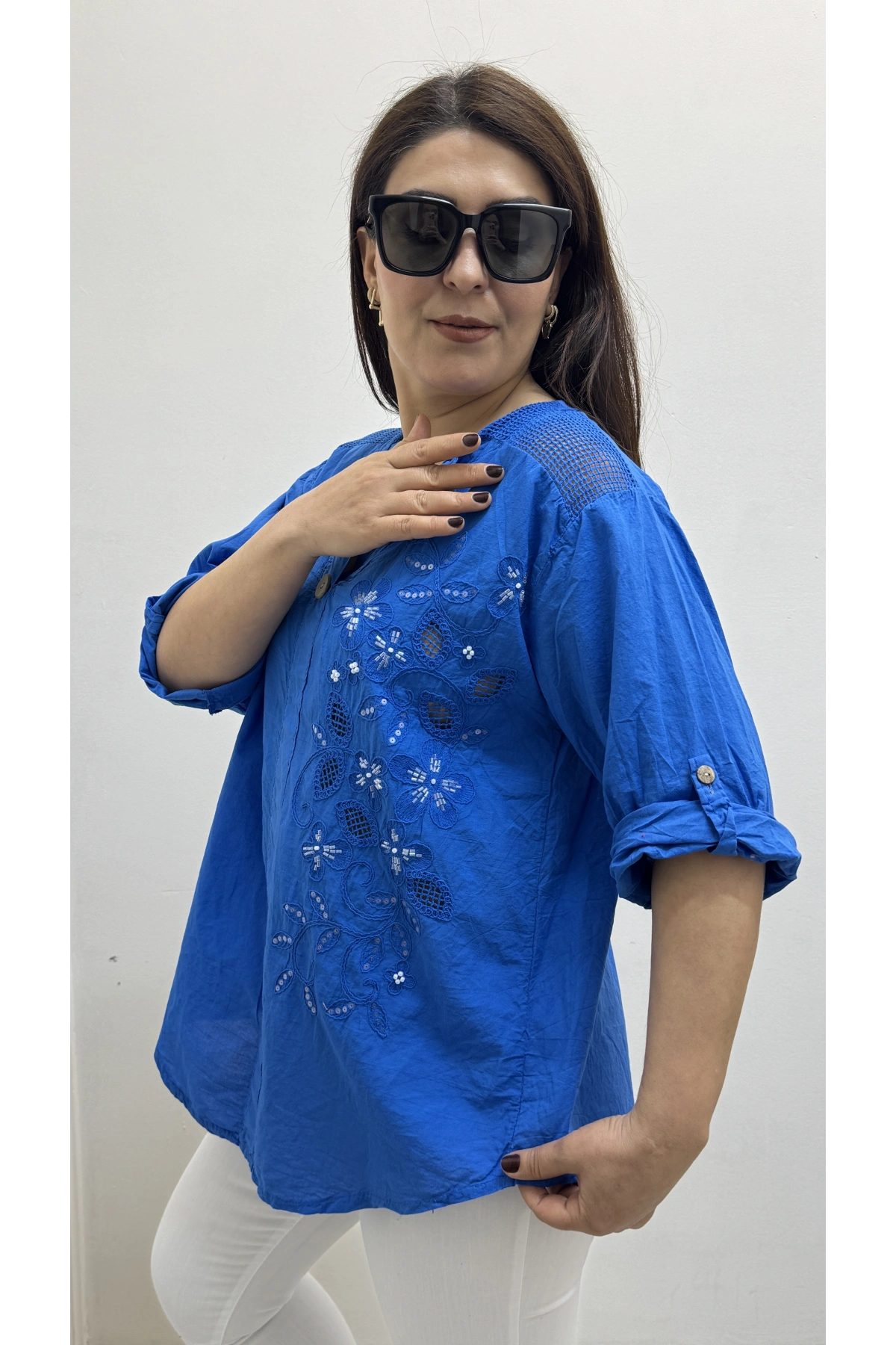 Nakış İşlemeli Hakim Yaka Saks Mavi İthal Gömlek