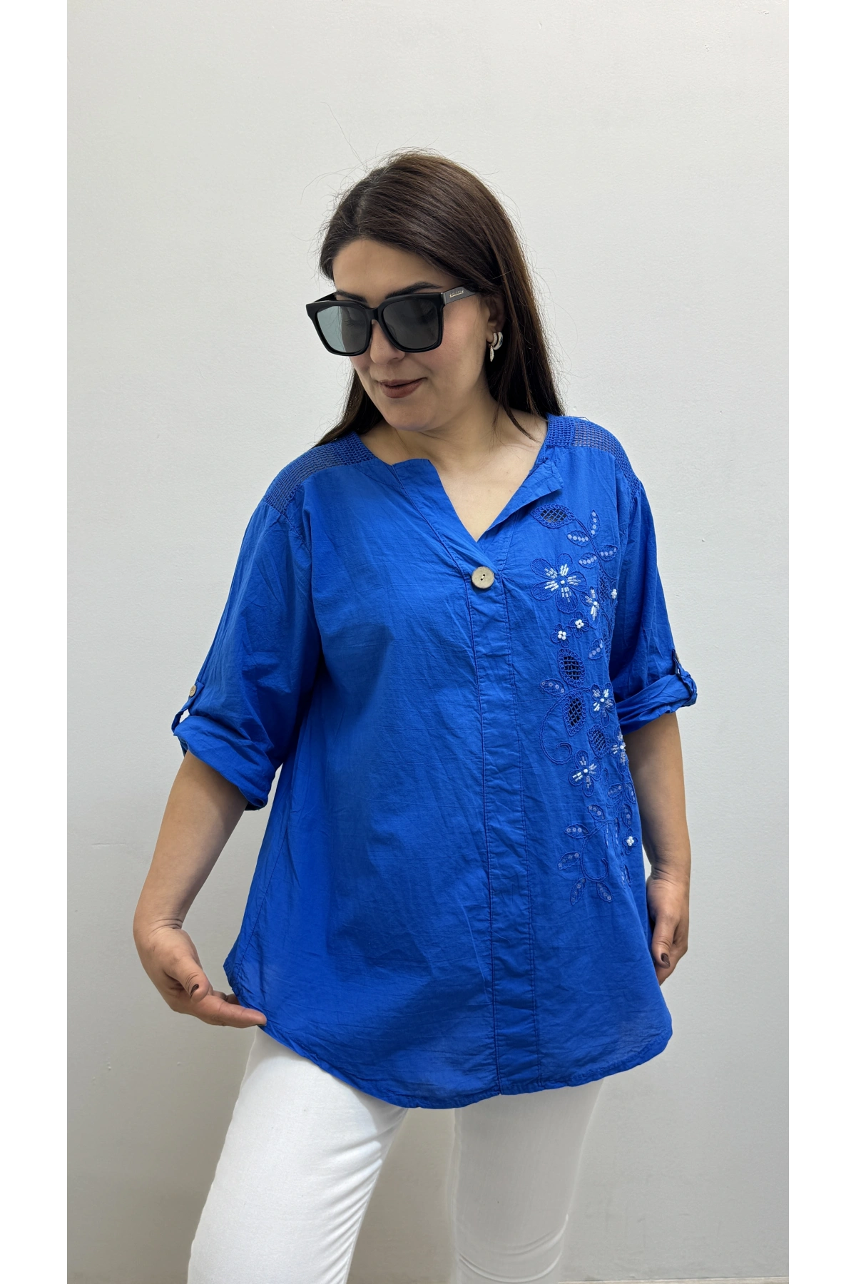 Nakış İşlemeli Hakim Yaka Saks Mavi İthal Gömlek