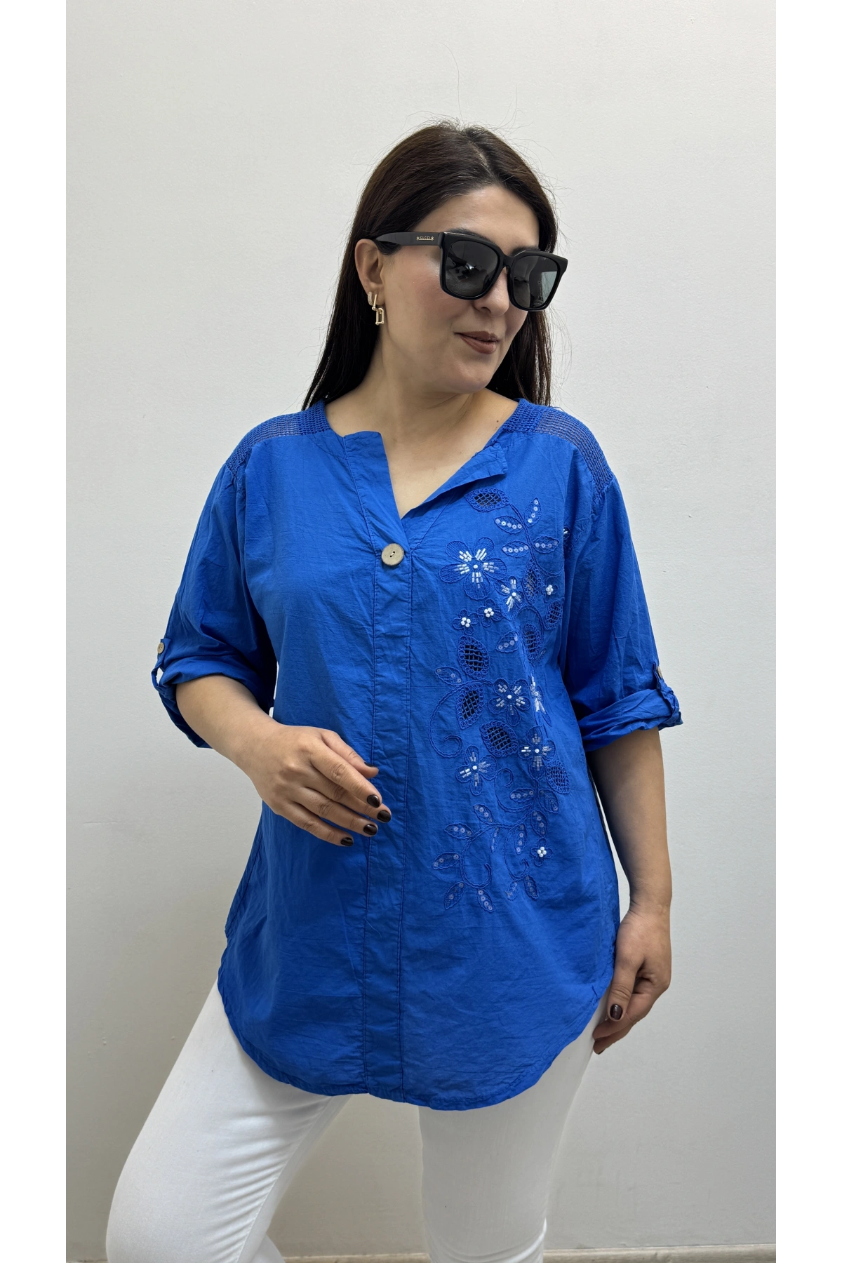 Nakış İşlemeli Hakim Yaka Saks Mavi İthal Gömlek