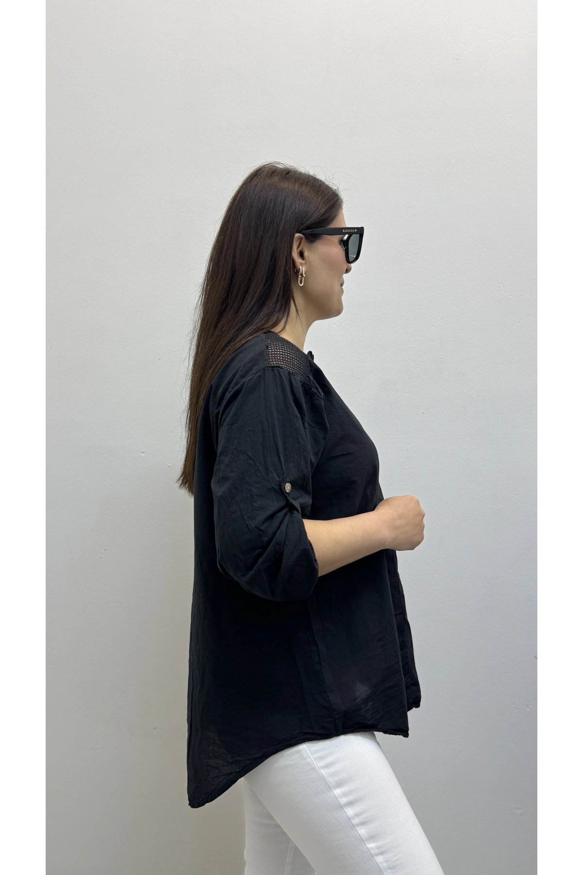 Nakış İşlemeli Hakim Yaka Siyah İthal Gömlek