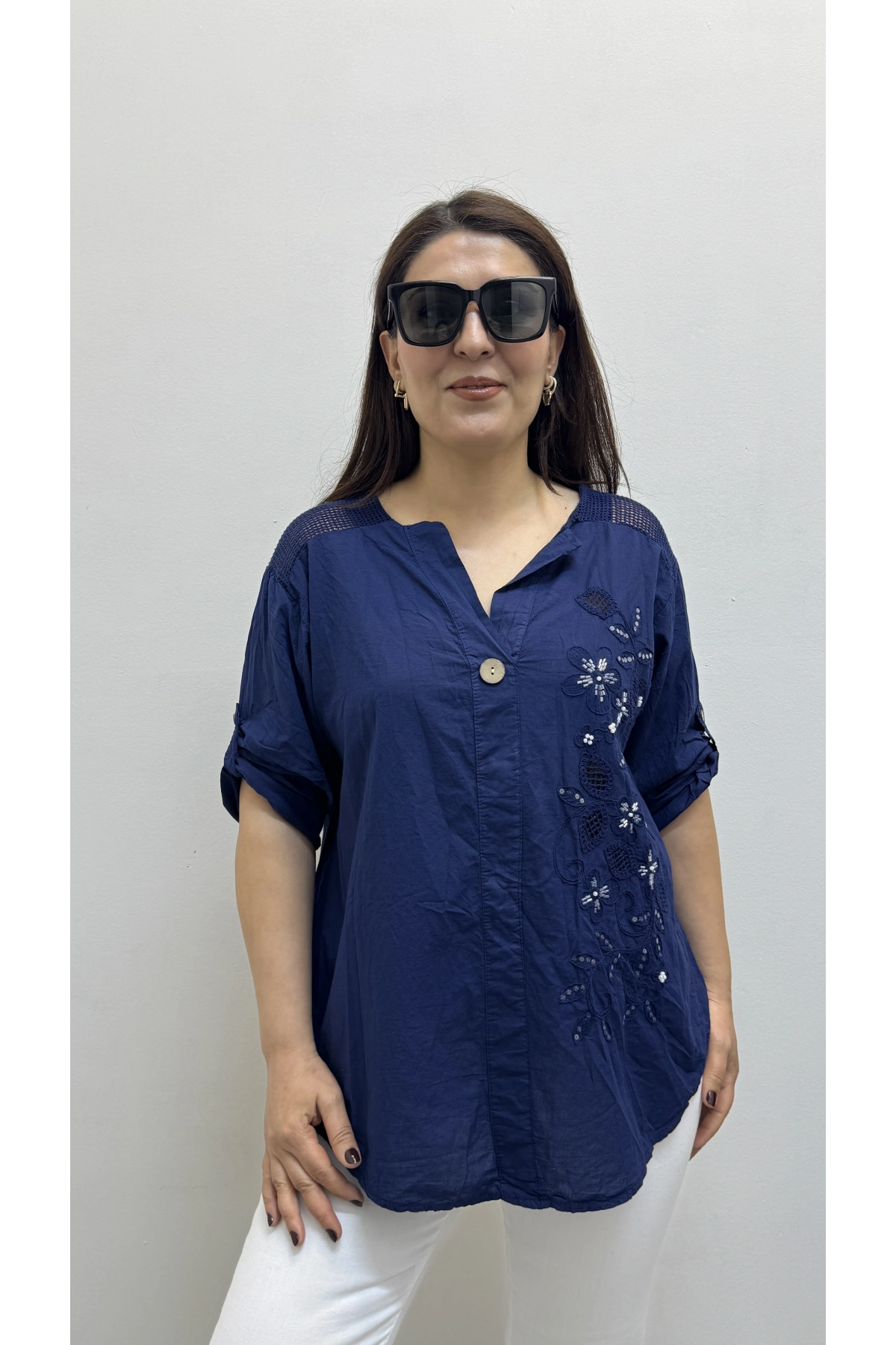 Nakış İşlemeli Hakim Yaka Lacivert İthal Gömlek