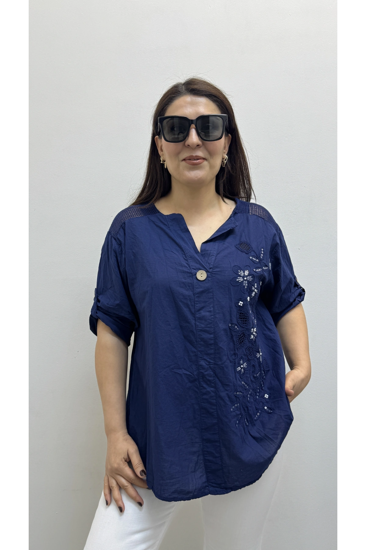 Nakış İşlemeli Hakim Yaka Lacivert İthal Gömlek