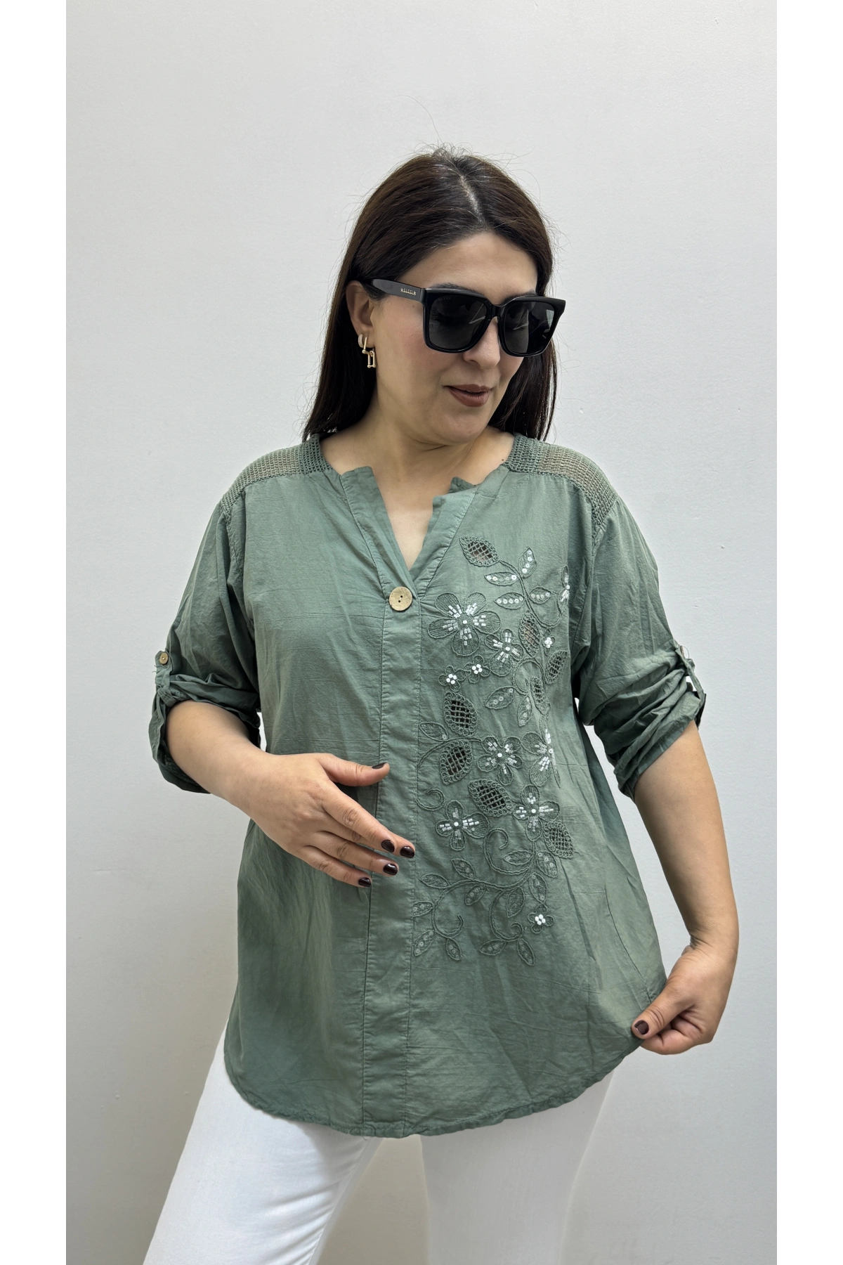 Nakış İşlemeli Hakim Yaka Haki Yeşil İthal Gömlek