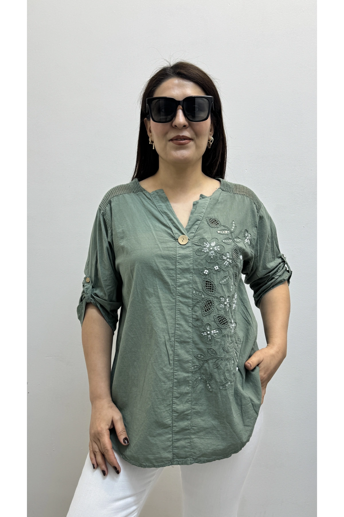 Nakış İşlemeli Hakim Yaka Haki Yeşil İthal Gömlek