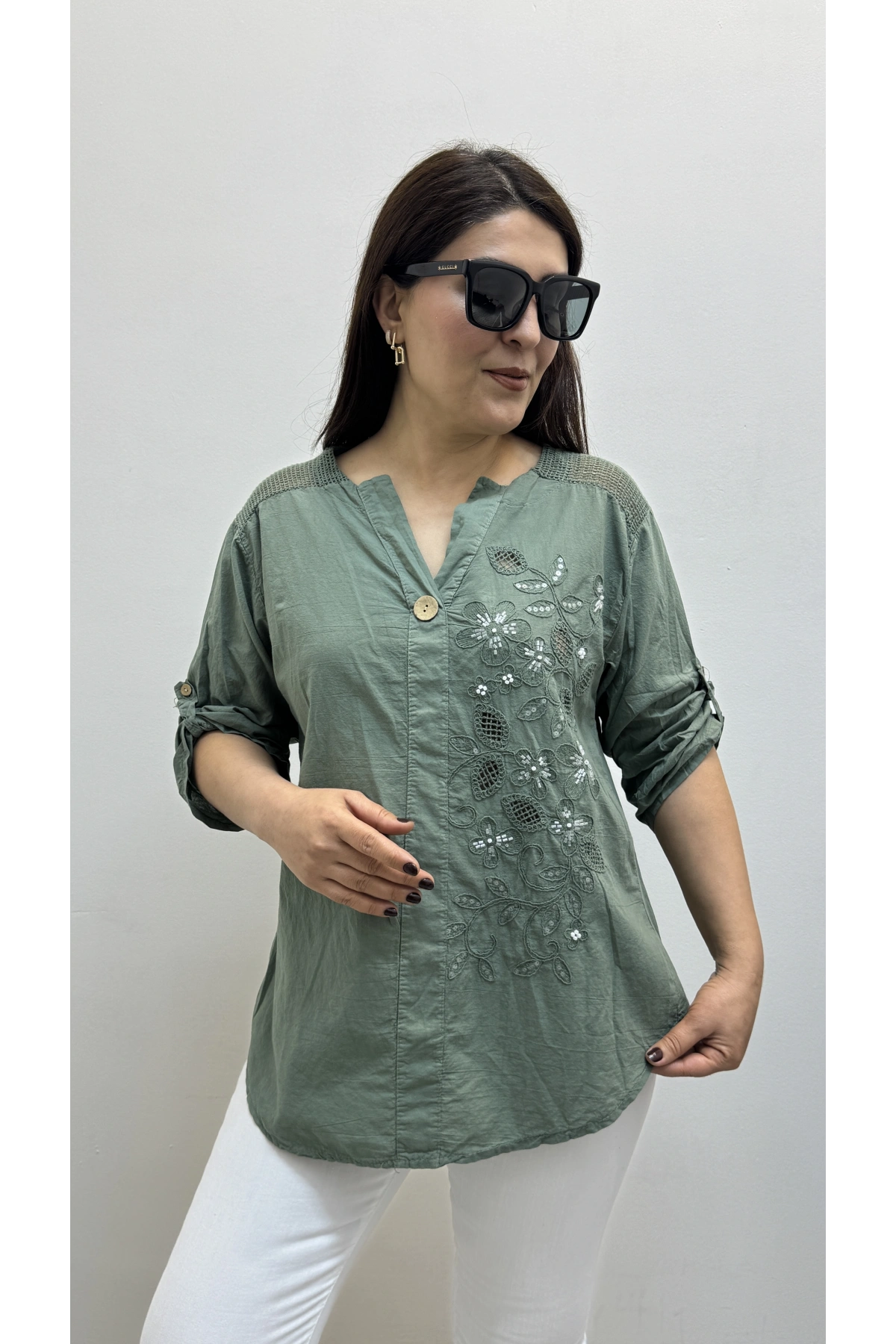 Nakış İşlemeli Hakim Yaka Haki Yeşil İthal Gömlek