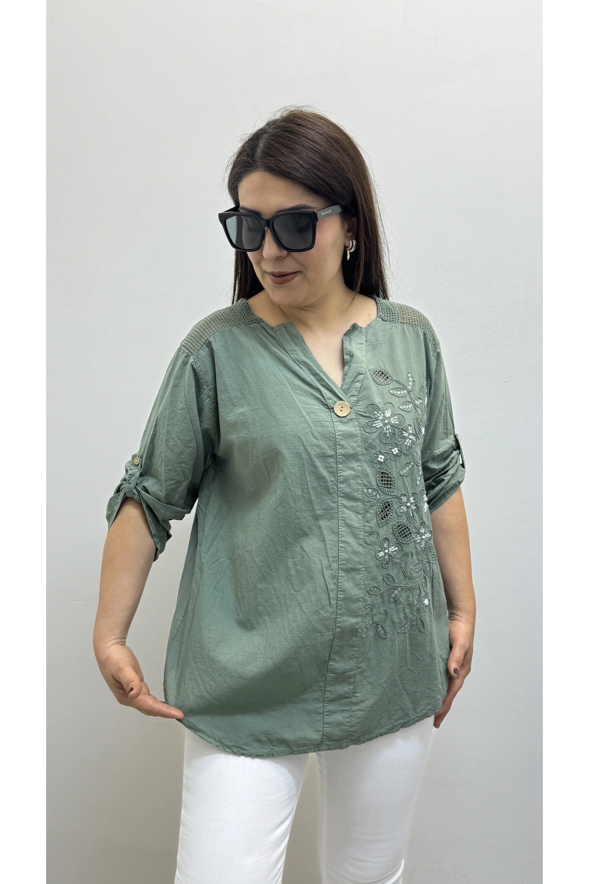 Nakış İşlemeli Hakim Yaka Haki Yeşil İthal Gömlek