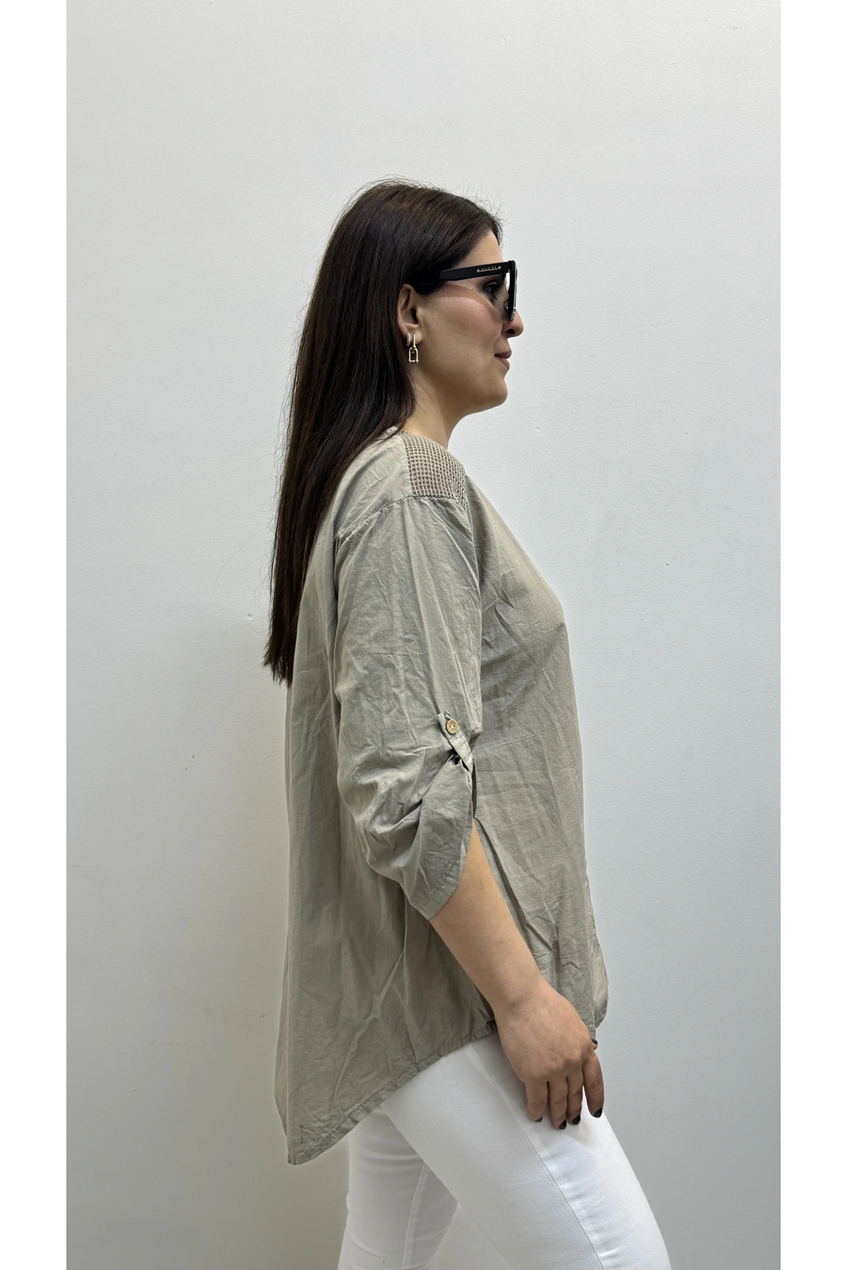 Nakış İşlemeli Hakim Yaka Vizon Rengi İthal Gömlek