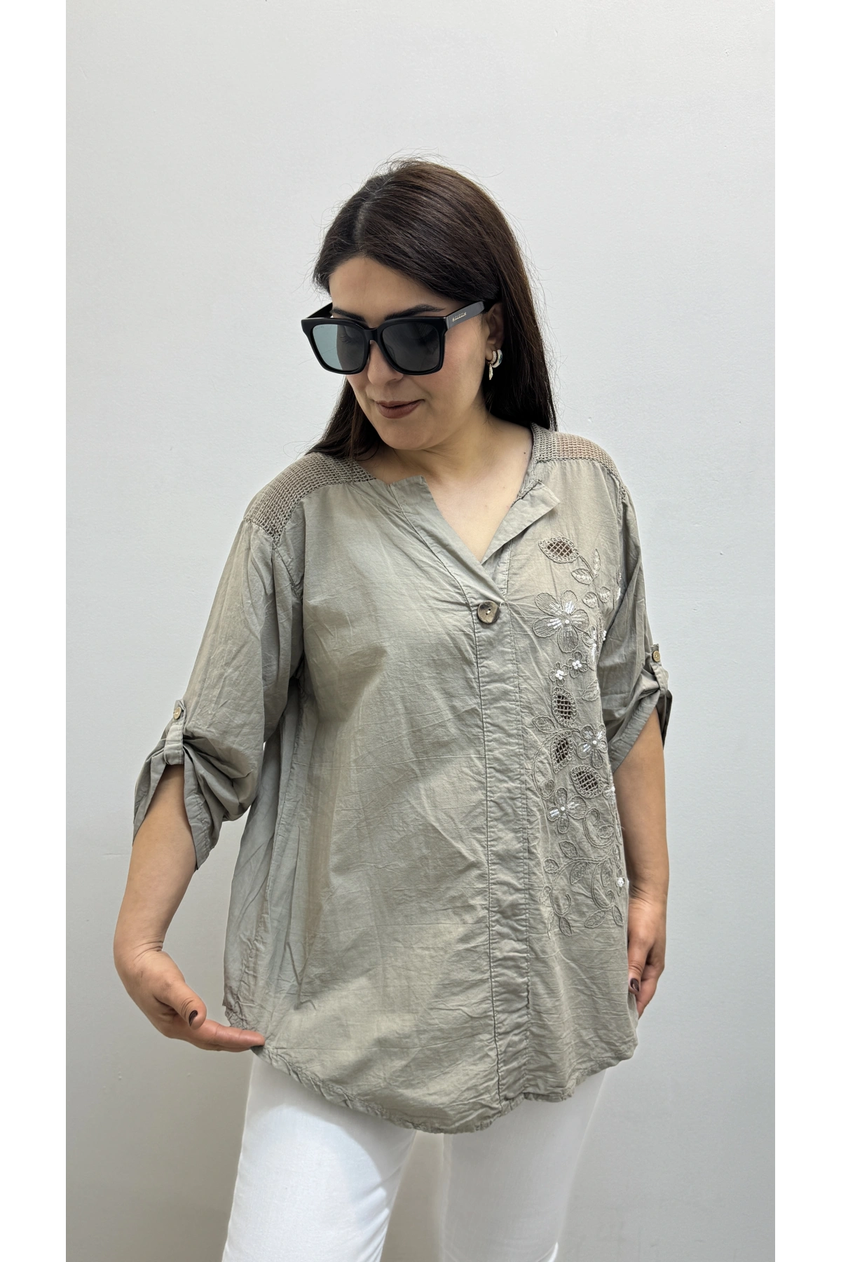 Nakış İşlemeli Hakim Yaka Vizon Rengi İthal Gömlek