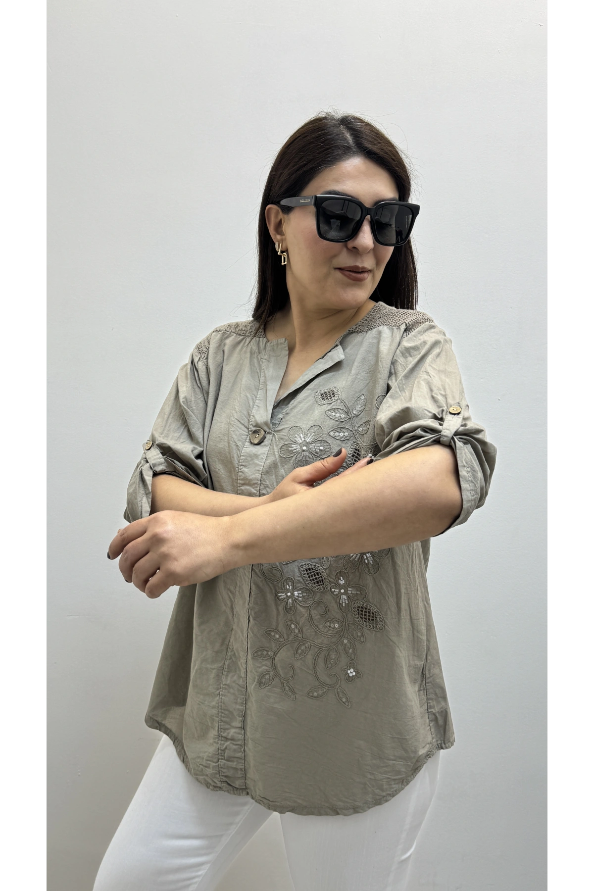 Nakış İşlemeli Hakim Yaka Vizon Rengi İthal Gömlek