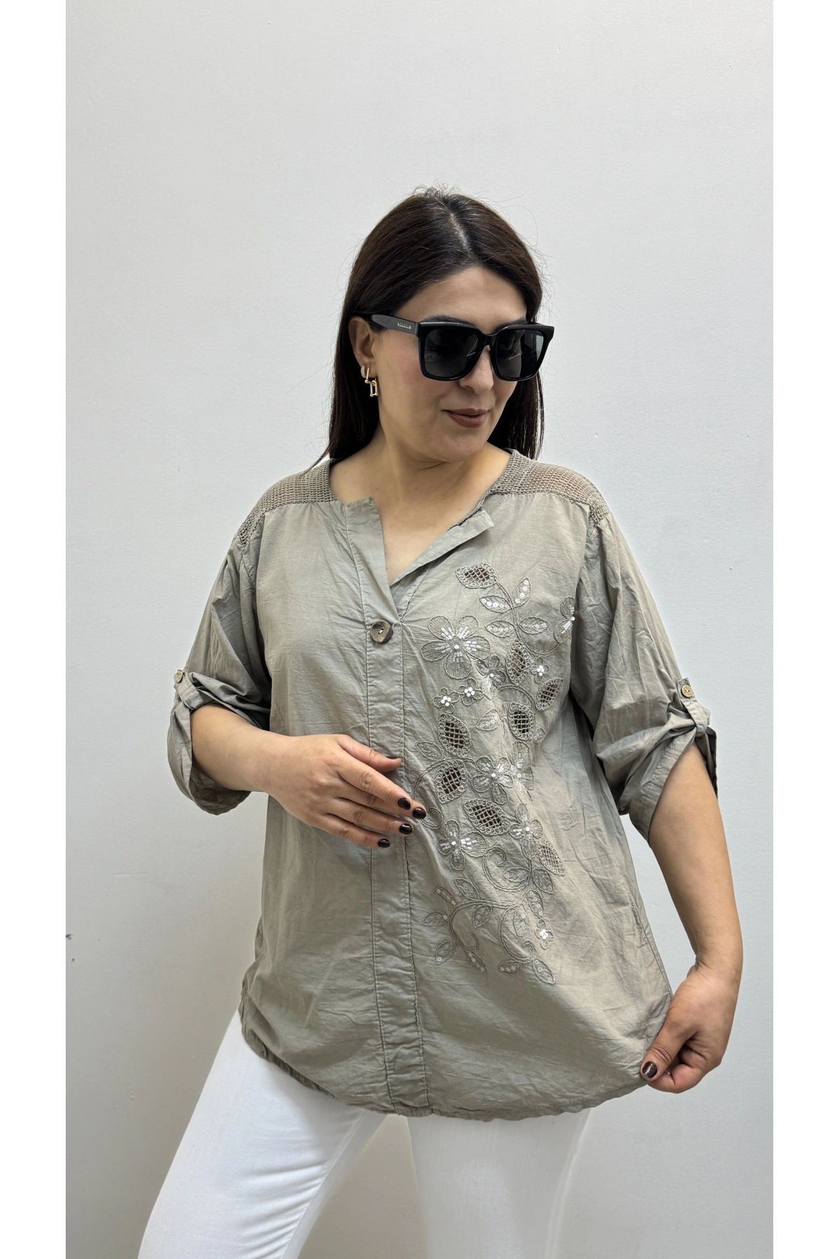 Nakış İşlemeli Hakim Yaka Vizon Rengi İthal Gömlek