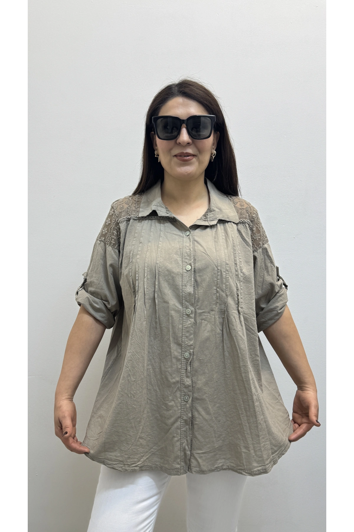 Omuz Tül Ve Dantel Detaylı Pile Dikişli Vizon Rengi İthal Gömlek