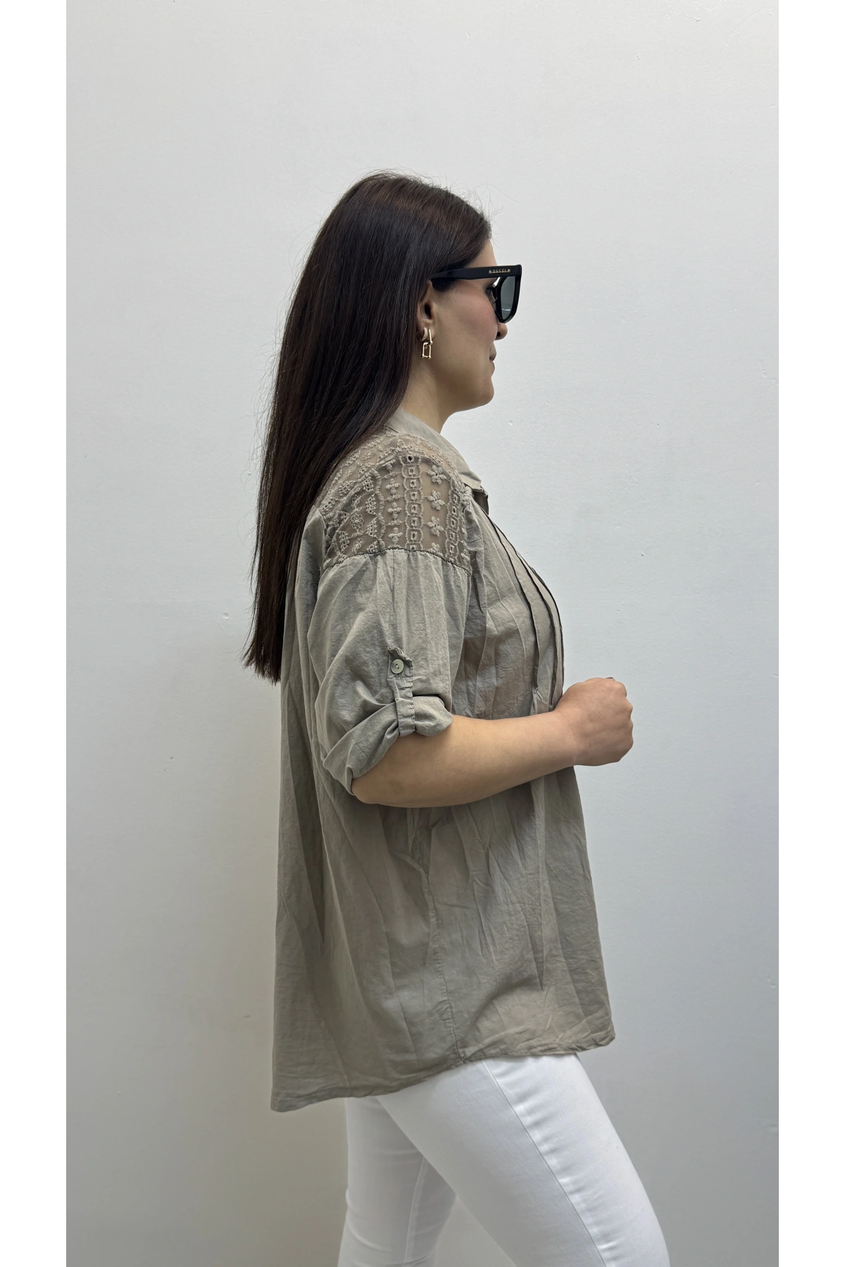 Omuz Tül Ve Dantel Detaylı Pile Dikişli Vizon Rengi İthal Gömlek