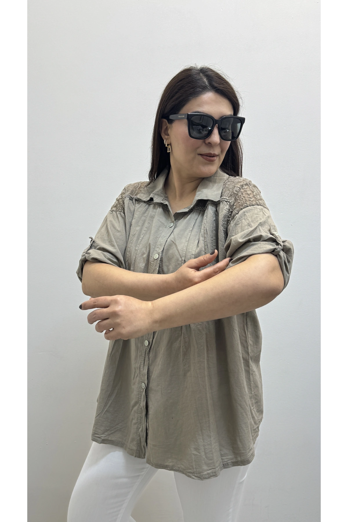 Omuz Tül Ve Dantel Detaylı Pile Dikişli Vizon Rengi İthal Gömlek