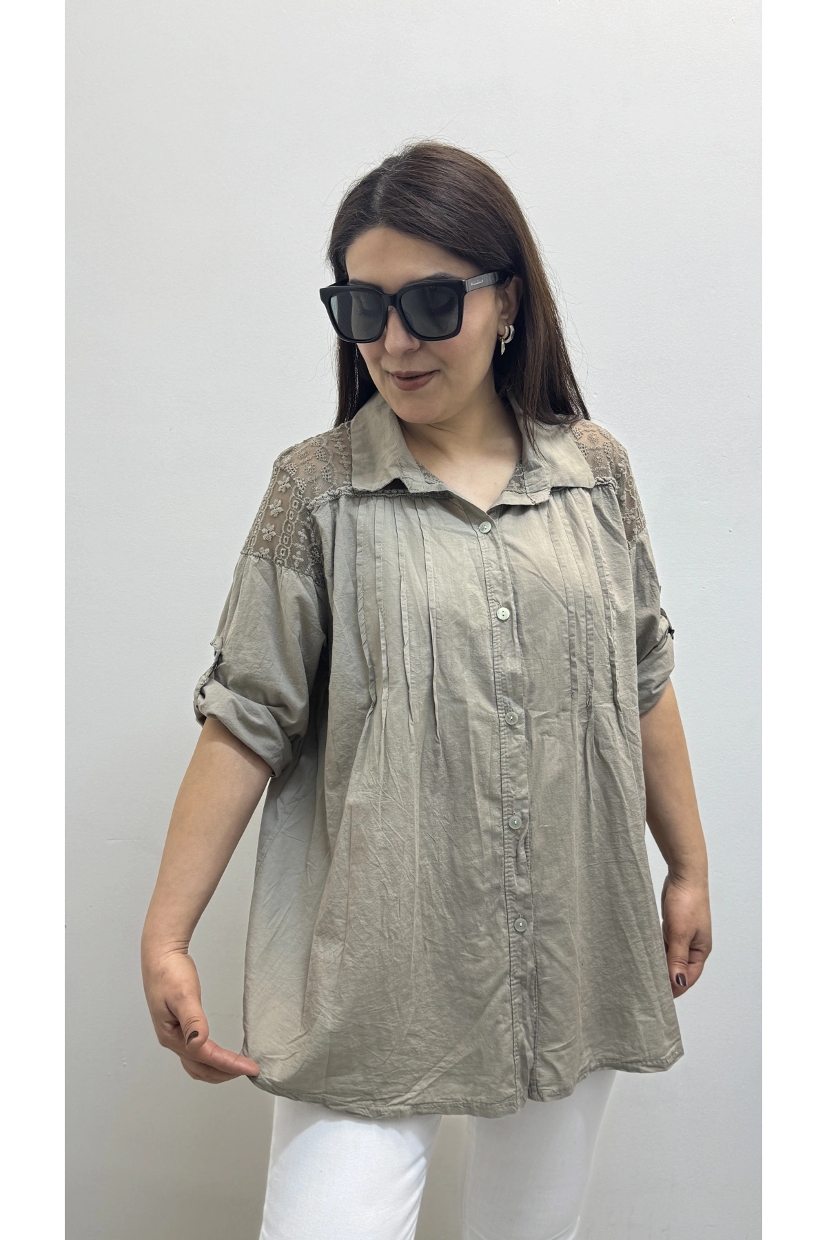 Omuz Tül Ve Dantel Detaylı Pile Dikişli Vizon Rengi İthal Gömlek