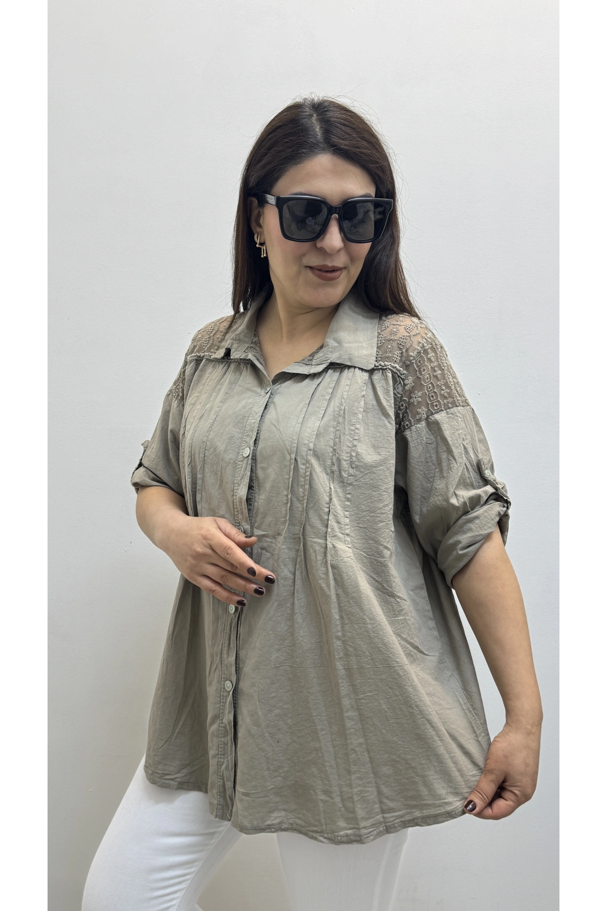 Omuz Tül Ve Dantel Detaylı Pile Dikişli Vizon Rengi İthal Gömlek