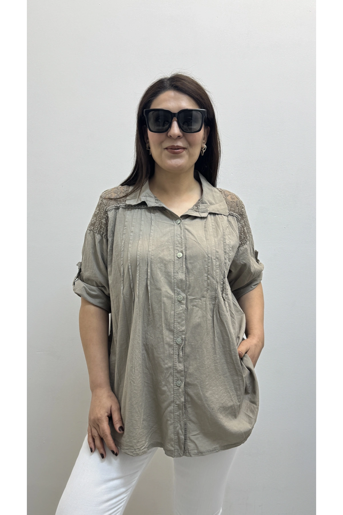 Omuz Tül Ve Dantel Detaylı Pile Dikişli Vizon Rengi İthal Gömlek