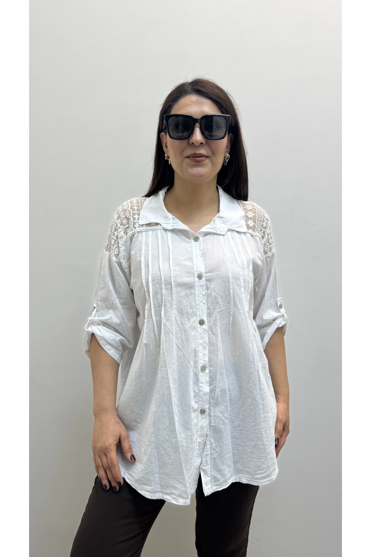 Omuz Tül Ve Dantel Detaylı Pile Dikişli Beyaz Renk İthal Gömlek