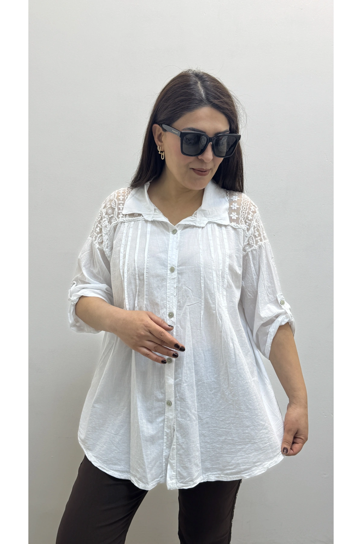 Omuz Tül Ve Dantel Detaylı Pile Dikişli Beyaz Renk İthal Gömlek