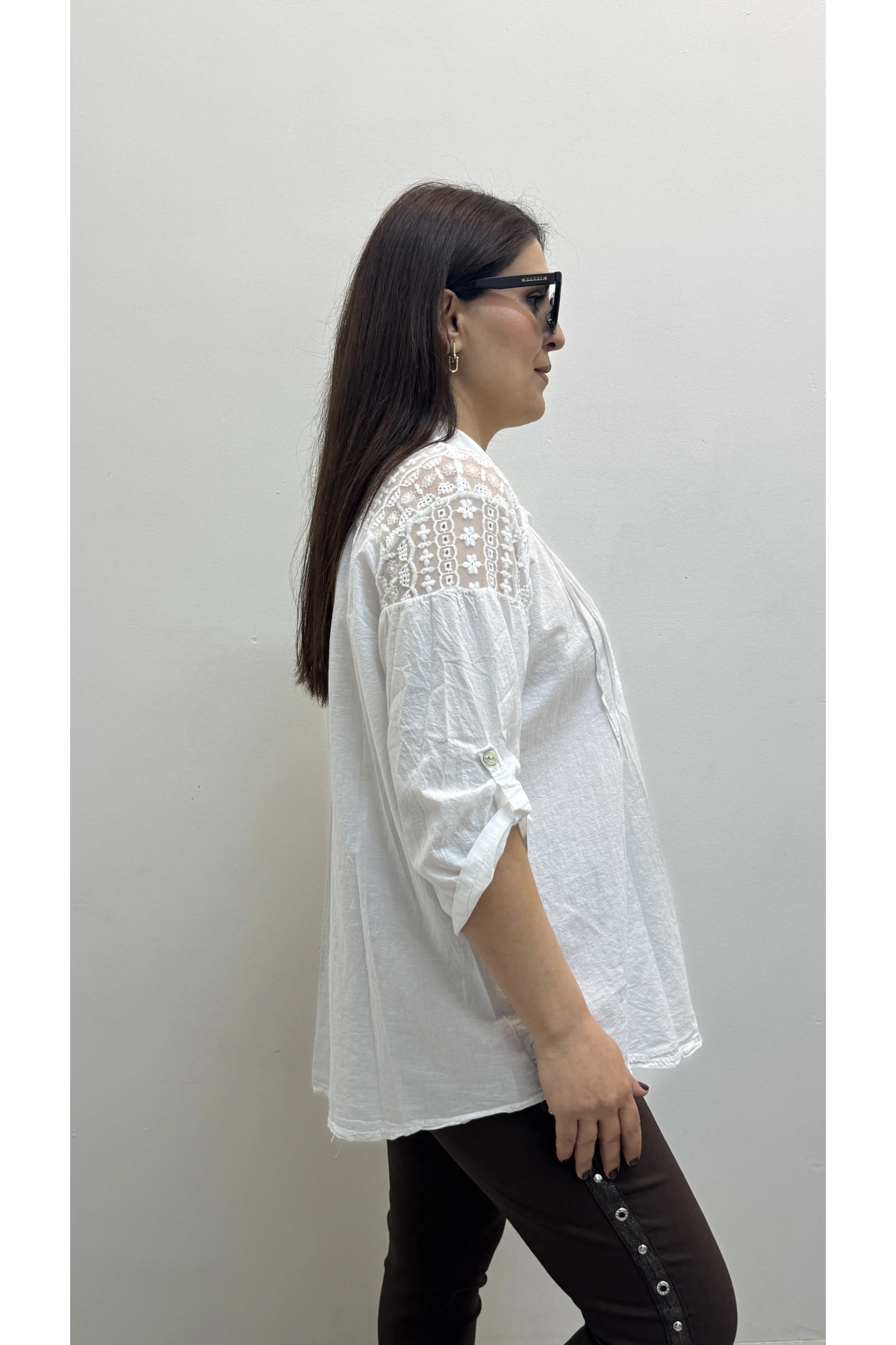 Omuz Tül Ve Dantel Detaylı Pile Dikişli Beyaz Renk İthal Gömlek