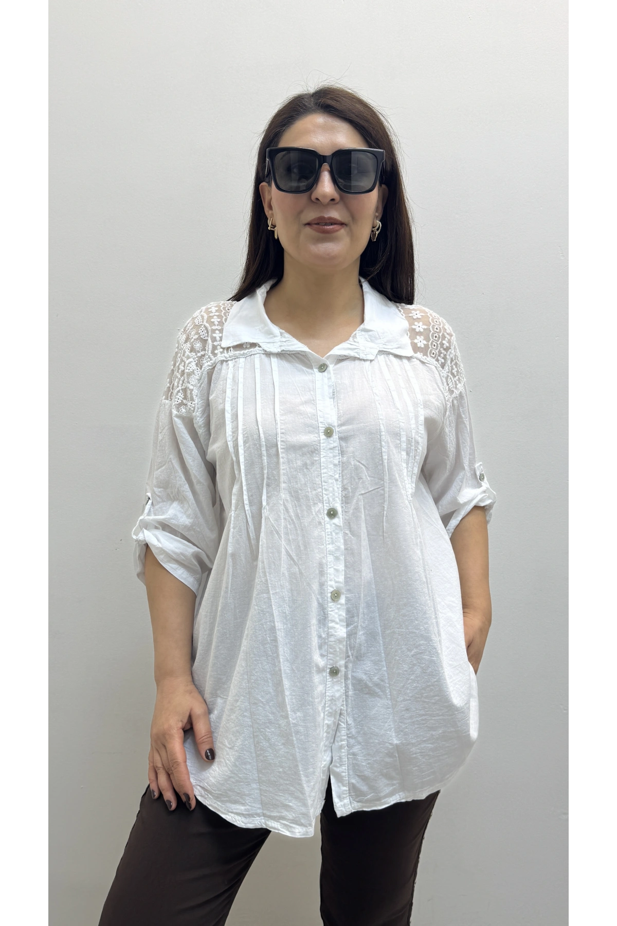 Omuz Tül Ve Dantel Detaylı Pile Dikişli Beyaz Renk İthal Gömlek