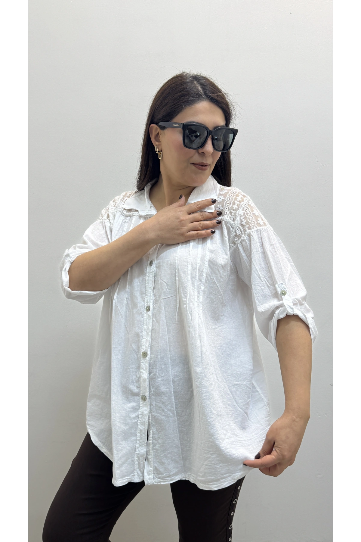 Omuz Tül Ve Dantel Detaylı Pile Dikişli Beyaz Renk İthal Gömlek