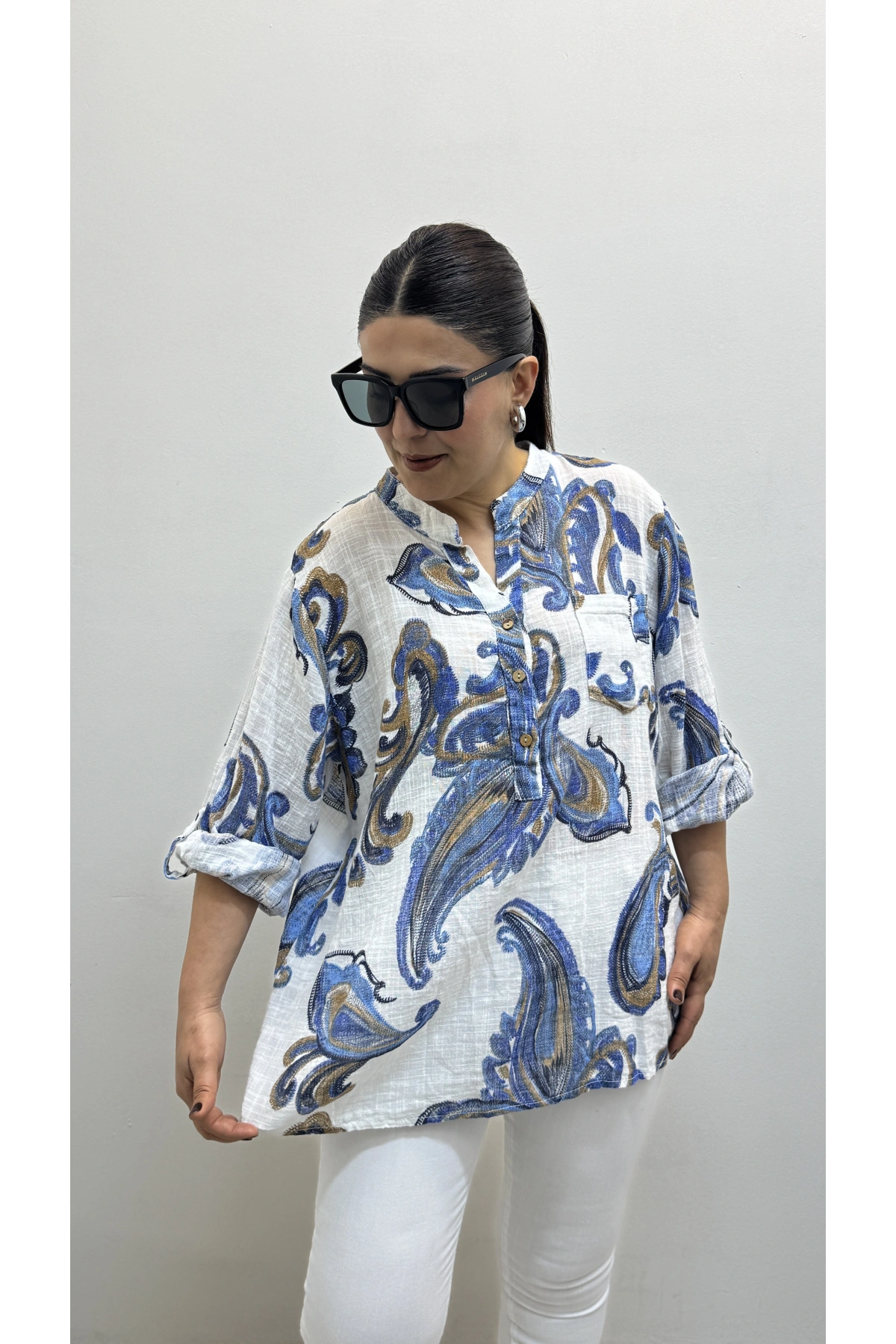 Yaprak Desenli Hakim Yaka Beyaz Renk İthal Gömlek