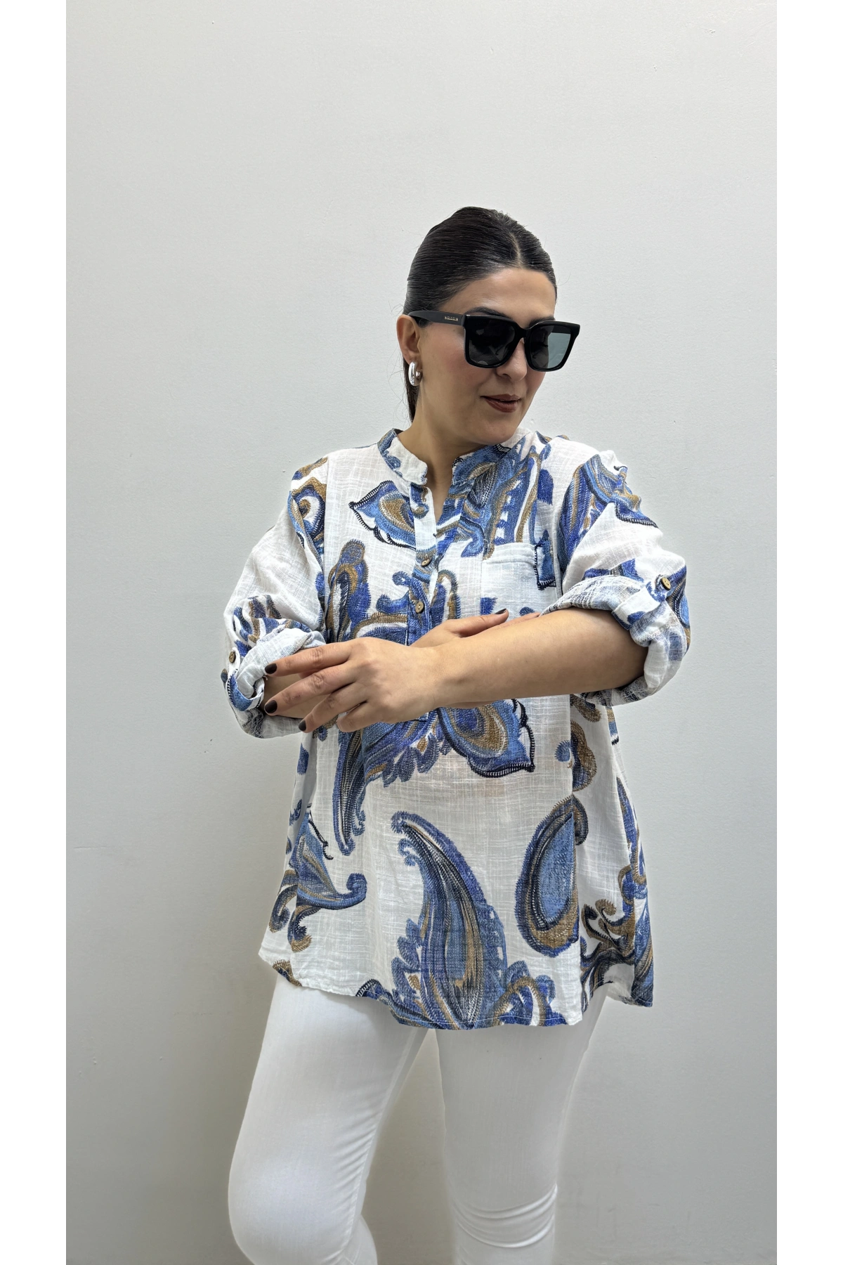 Yaprak Desenli Hakim Yaka Beyaz Renk İthal Gömlek