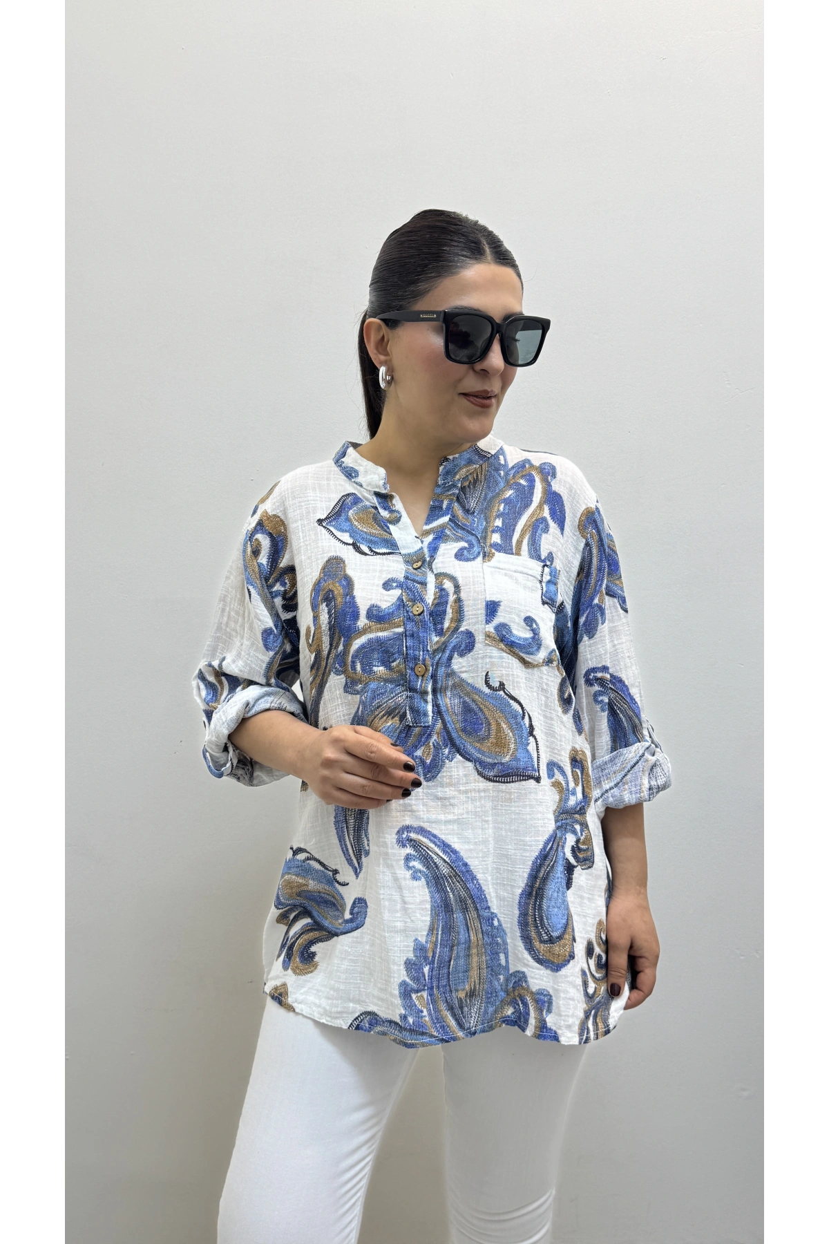 Yaprak Desenli Hakim Yaka Beyaz Renk İthal Gömlek