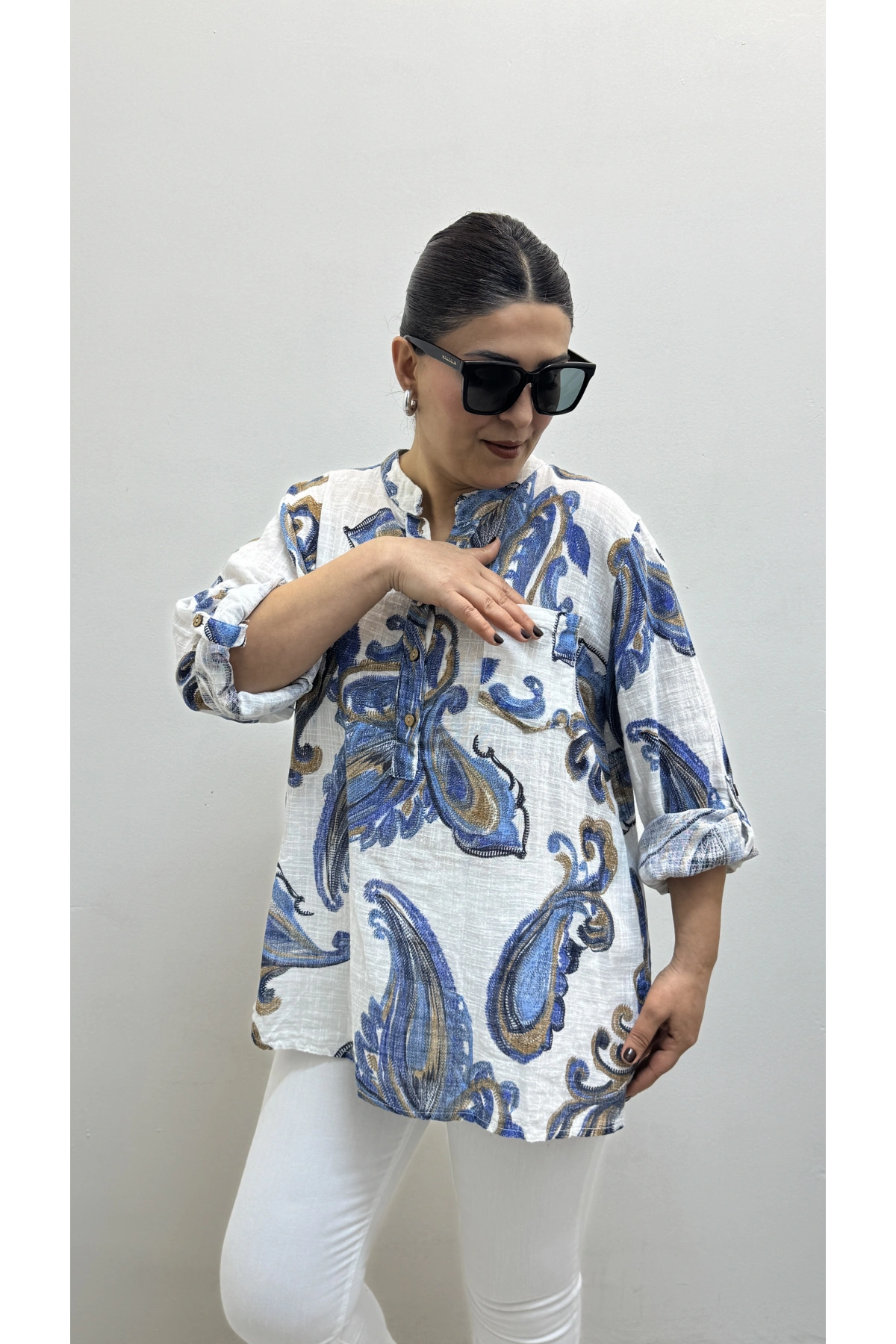 Yaprak Desenli Hakim Yaka Beyaz Renk İthal Gömlek