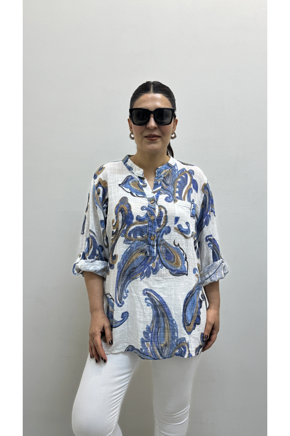 Yaprak Desenli Hakim Yaka Beyaz Renk İthal Gömlek