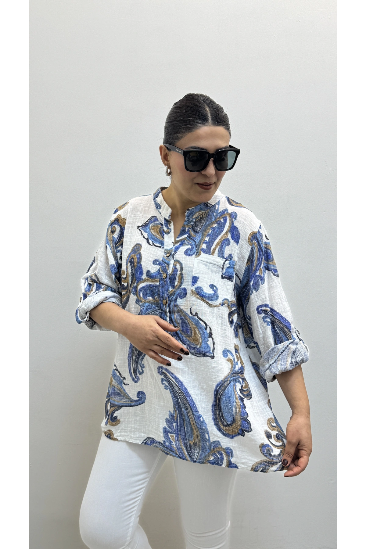 Yaprak Desenli Hakim Yaka Beyaz Renk İthal Gömlek