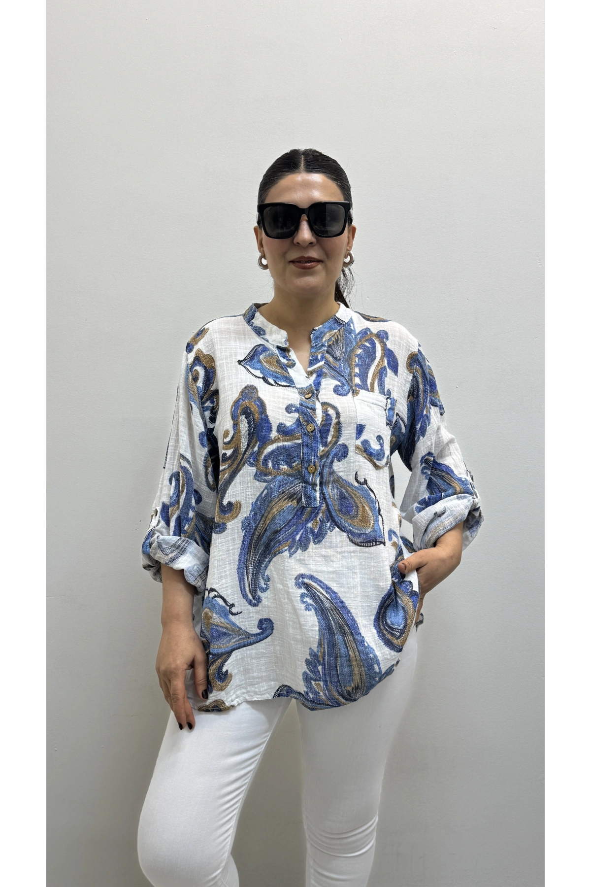 Yaprak Desenli Hakim Yaka Beyaz Renk İthal Gömlek