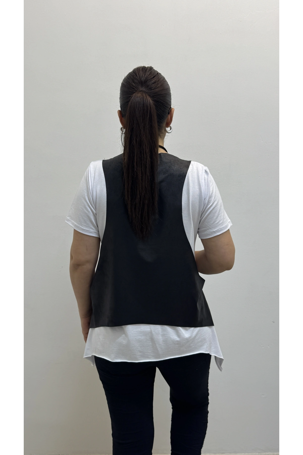 Asimetrik Kesim Deri Yelekli Kolyeli Takım Bluz