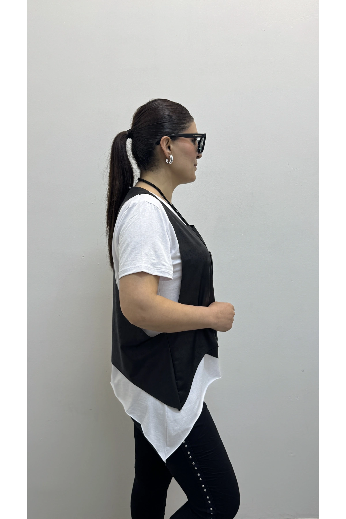 Asimetrik Kesim Deri Yelekli Kolyeli Takım Bluz