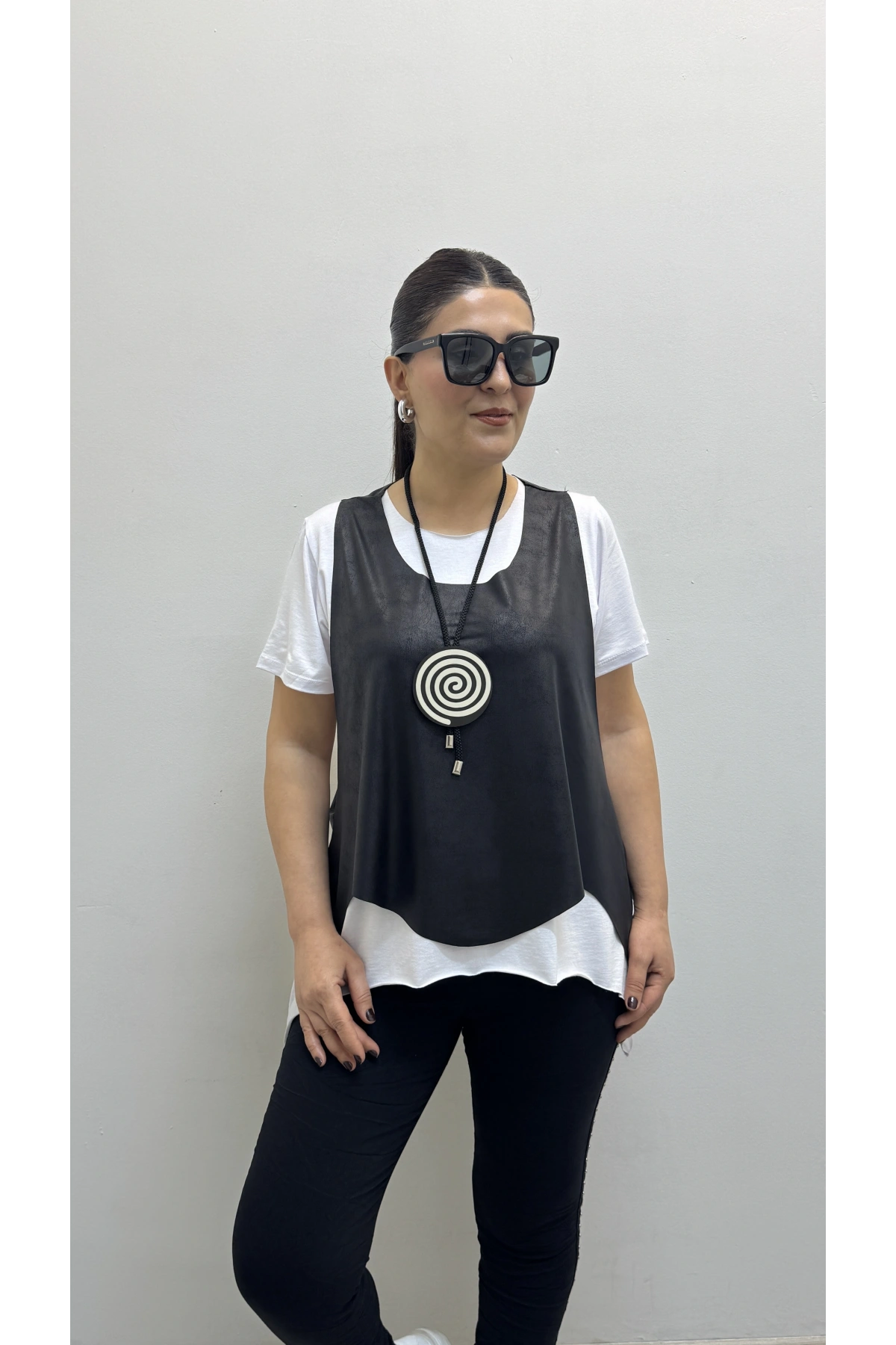 Asimetrik Kesim Deri Yelekli Kolyeli Takım Bluz