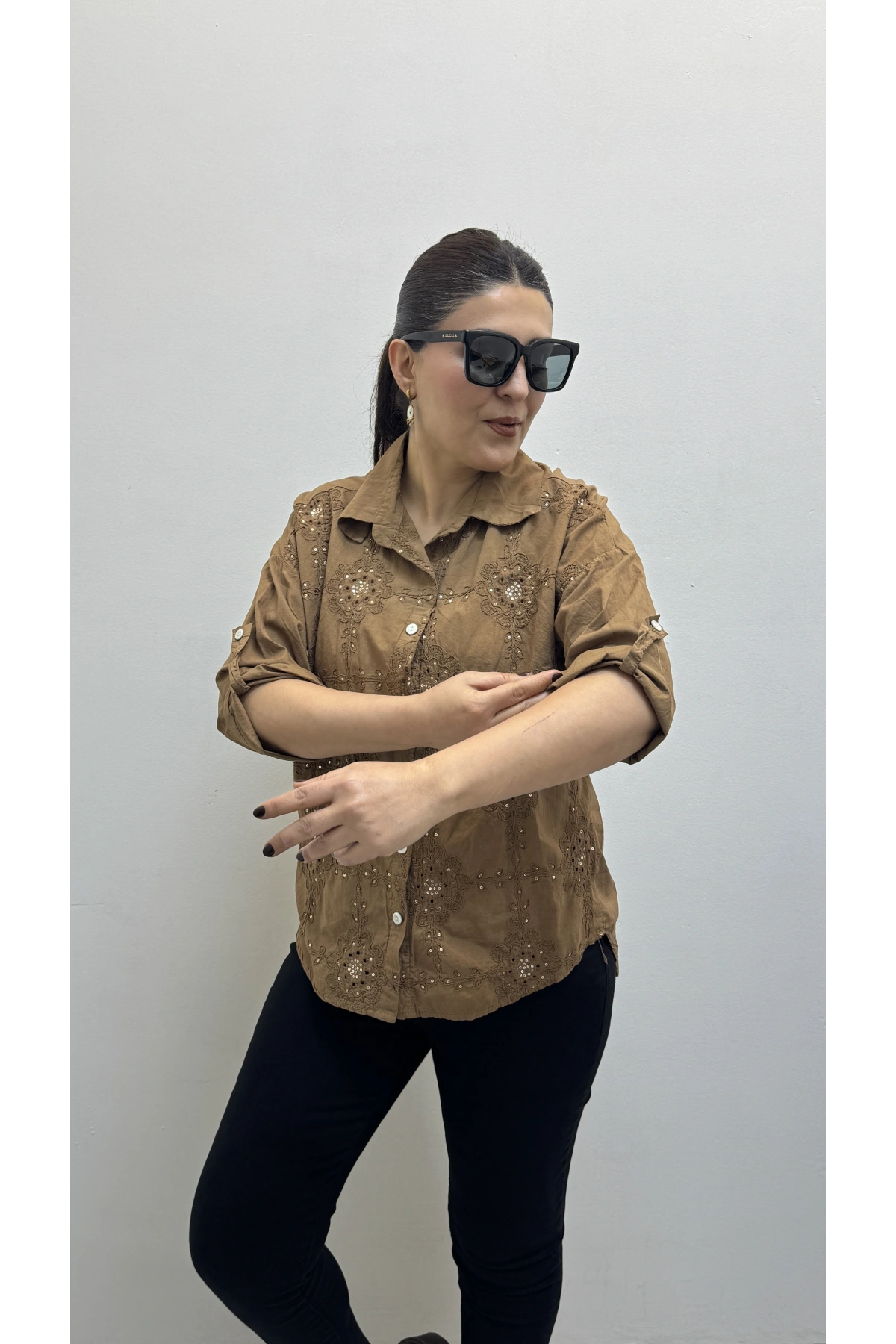 Nakış Ve Pul Payet İşlemeli Yakalı Kahverengi İthal Gömlek