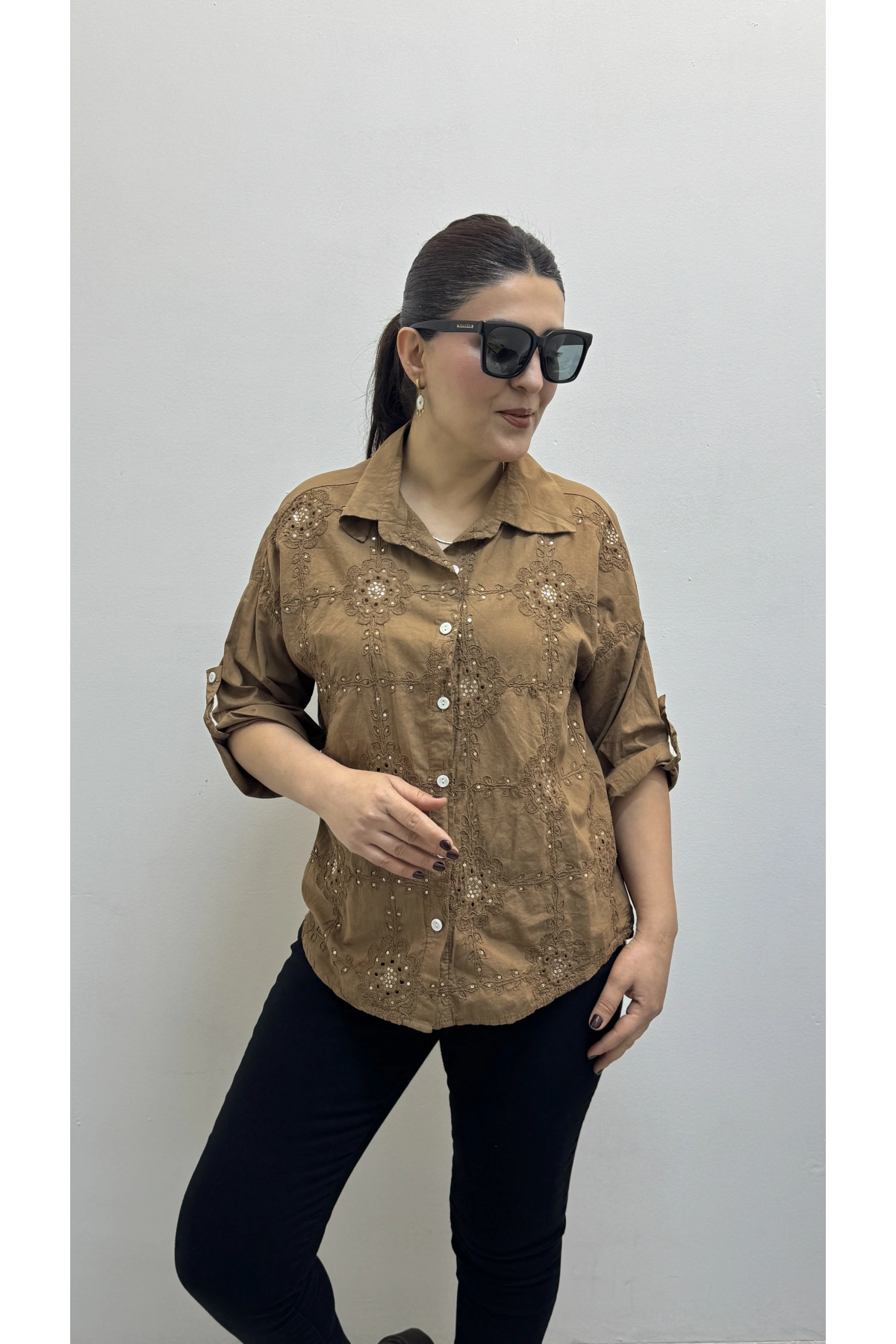 Nakış Ve Pul Payet İşlemeli Yakalı Kahverengi İthal Gömlek