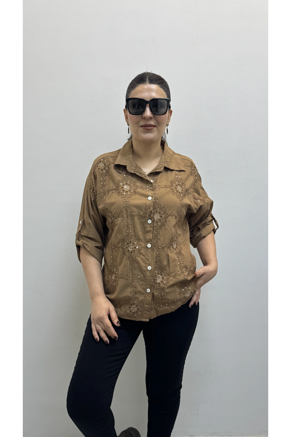 Nakış Ve Pul Payet İşlemeli Yakalı Kahverengi İthal Gömlek