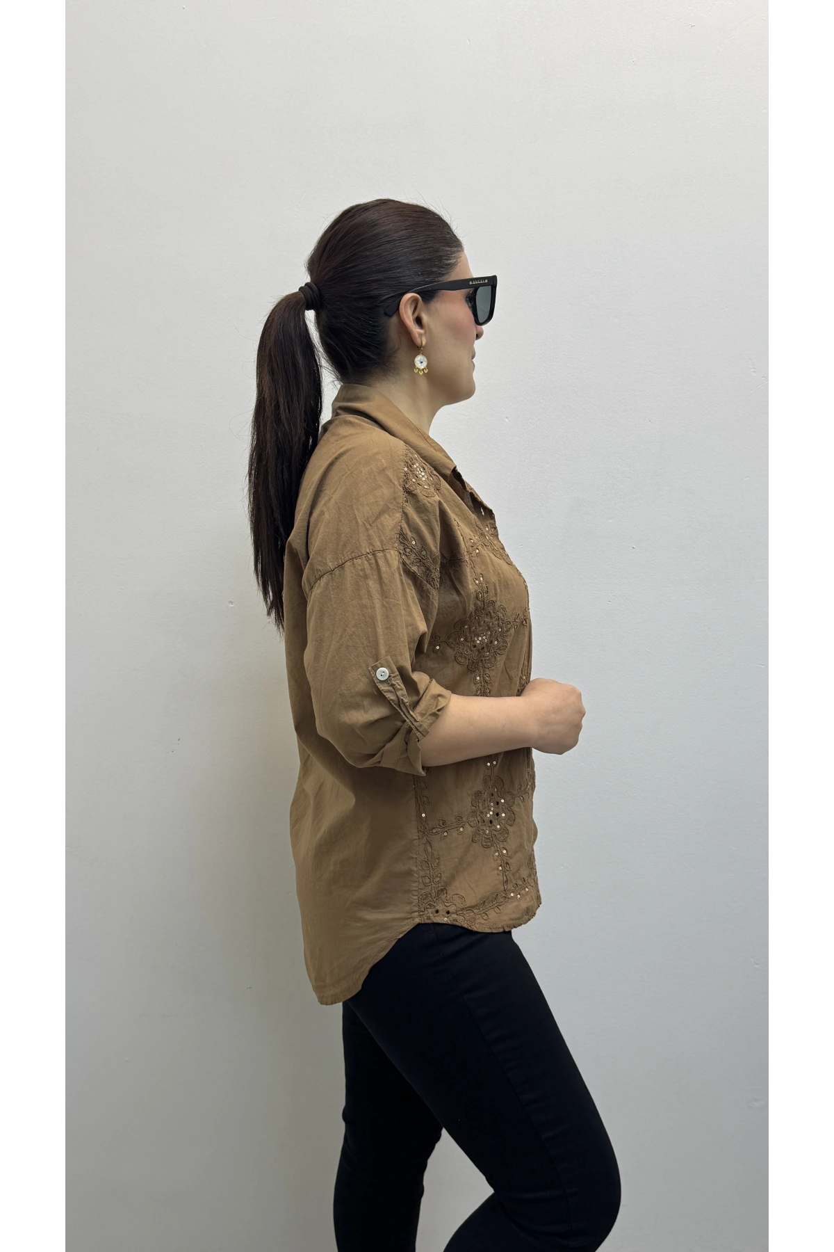 Nakış Ve Pul Payet İşlemeli Yakalı Kahverengi İthal Gömlek